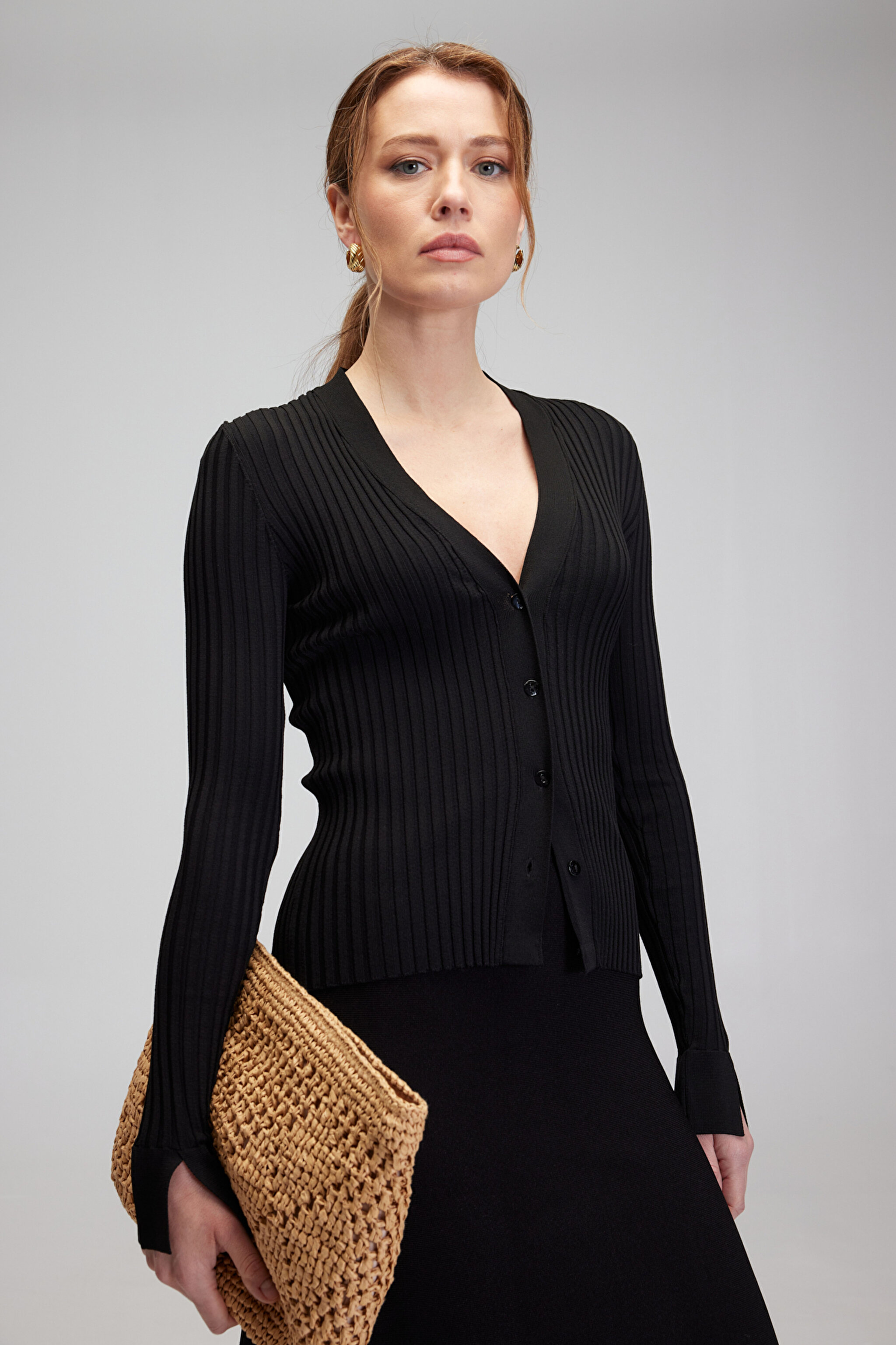 V Yaka Düğmeli Triko Hırka - Siyah (görsel 2)