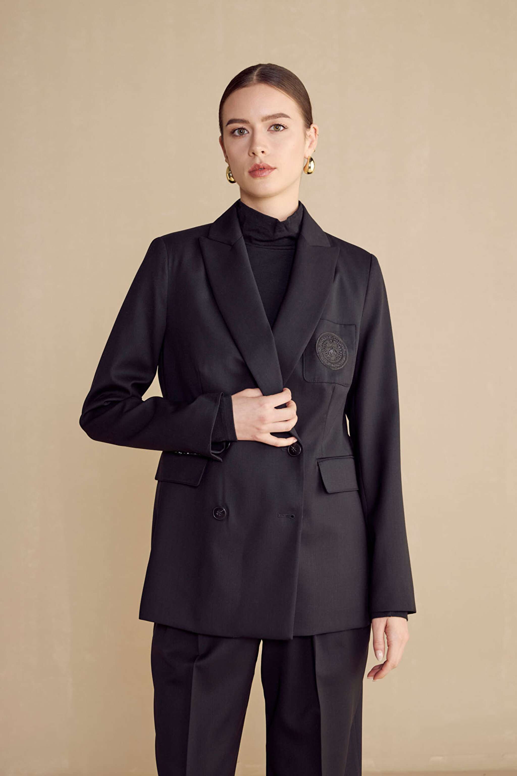 100%Yün Logo Aplikeli Kruvaze Blazer - Siyah