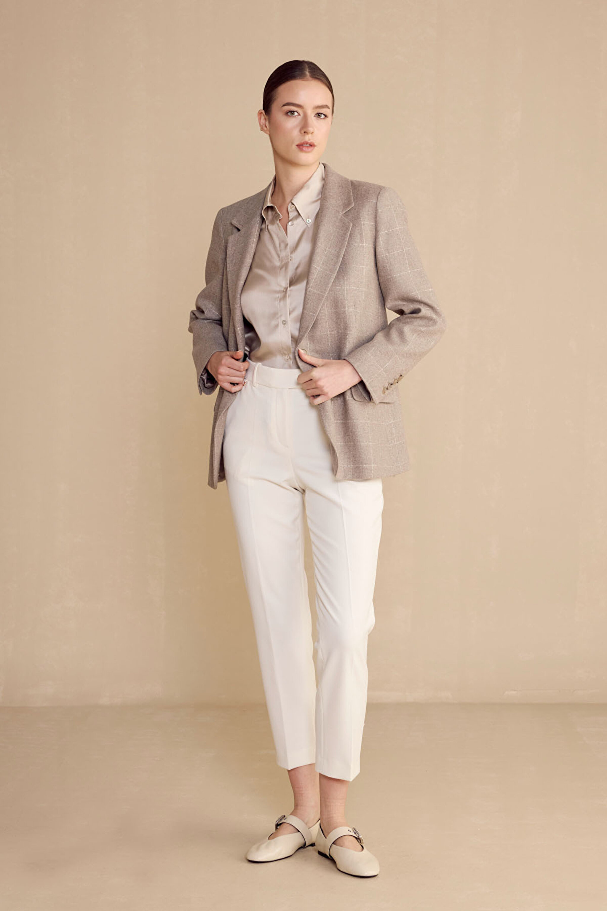 Düğme Detaylı Ekose Yün Kadın Blazer - Bej (görsel 3)