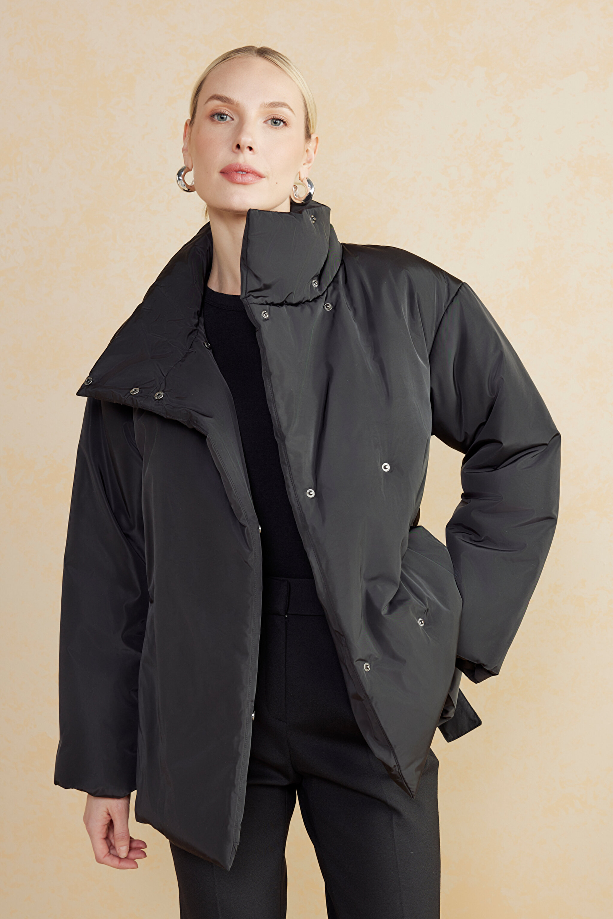 Beli Kuşaklı Kadın Puffer Mont - Siyah (görsel 2)