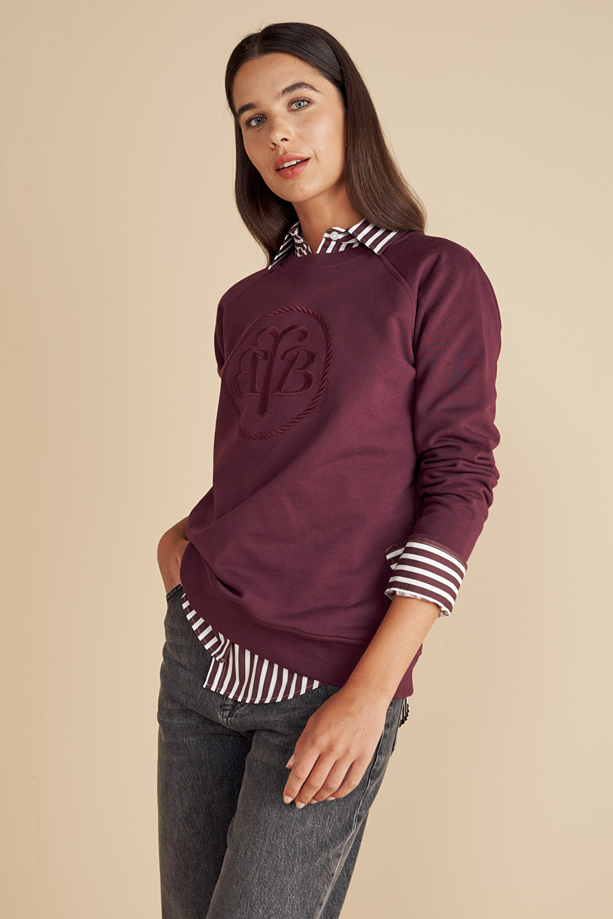 %100 Pamuk  Bisiklet Yaka Önü BB Nakışlı Sweatshirt - Bordo (görsel 3)