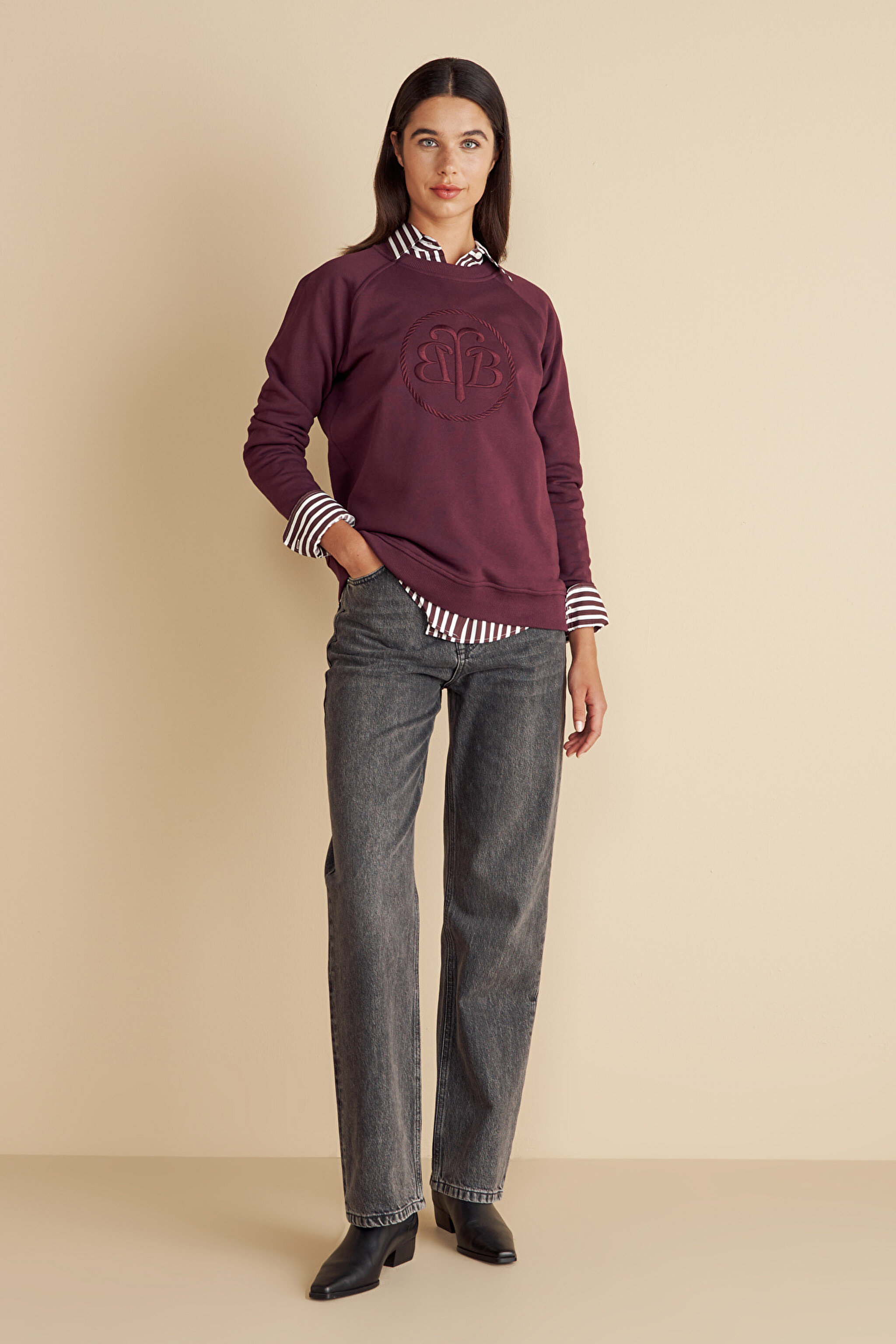 %100 Pamuk  Bisiklet Yaka Önü BB Nakışlı Sweatshirt - Bordo (görsel 4)