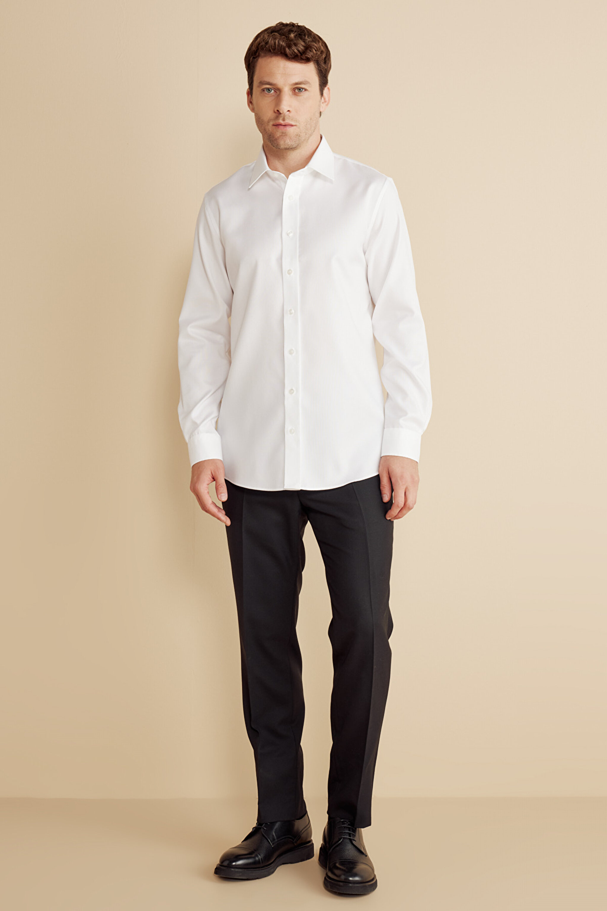 %100 Pamuk  Klasik Yaka Slim Fit Armürlü Oxford Doku Non Iron Gömlek - Beyaz (görsel 3)