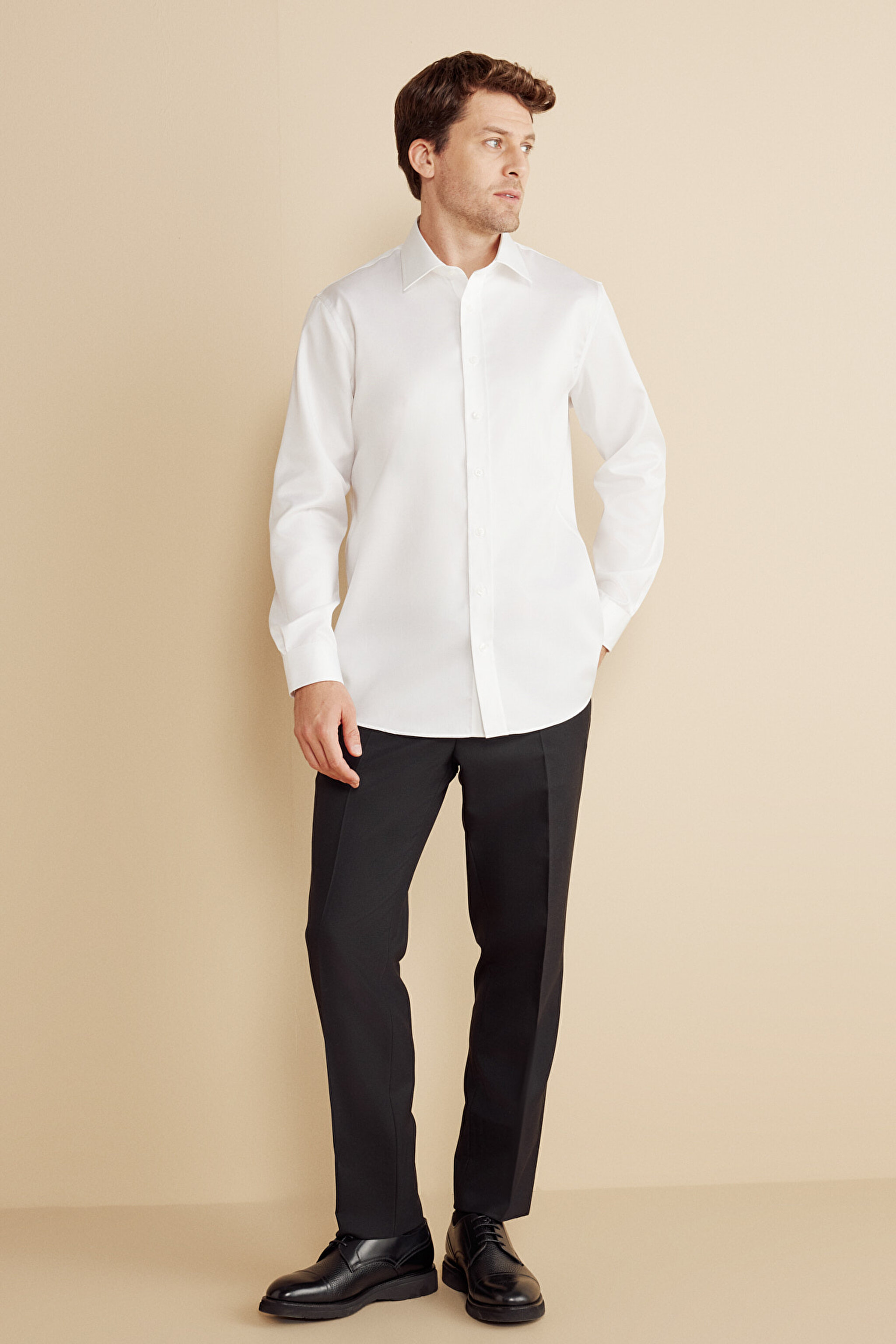 %100 Pamuk  Klasik Yaka Regular Fit Gabardin Doku Non Iron Gömlek - Beyaz (görsel 3)