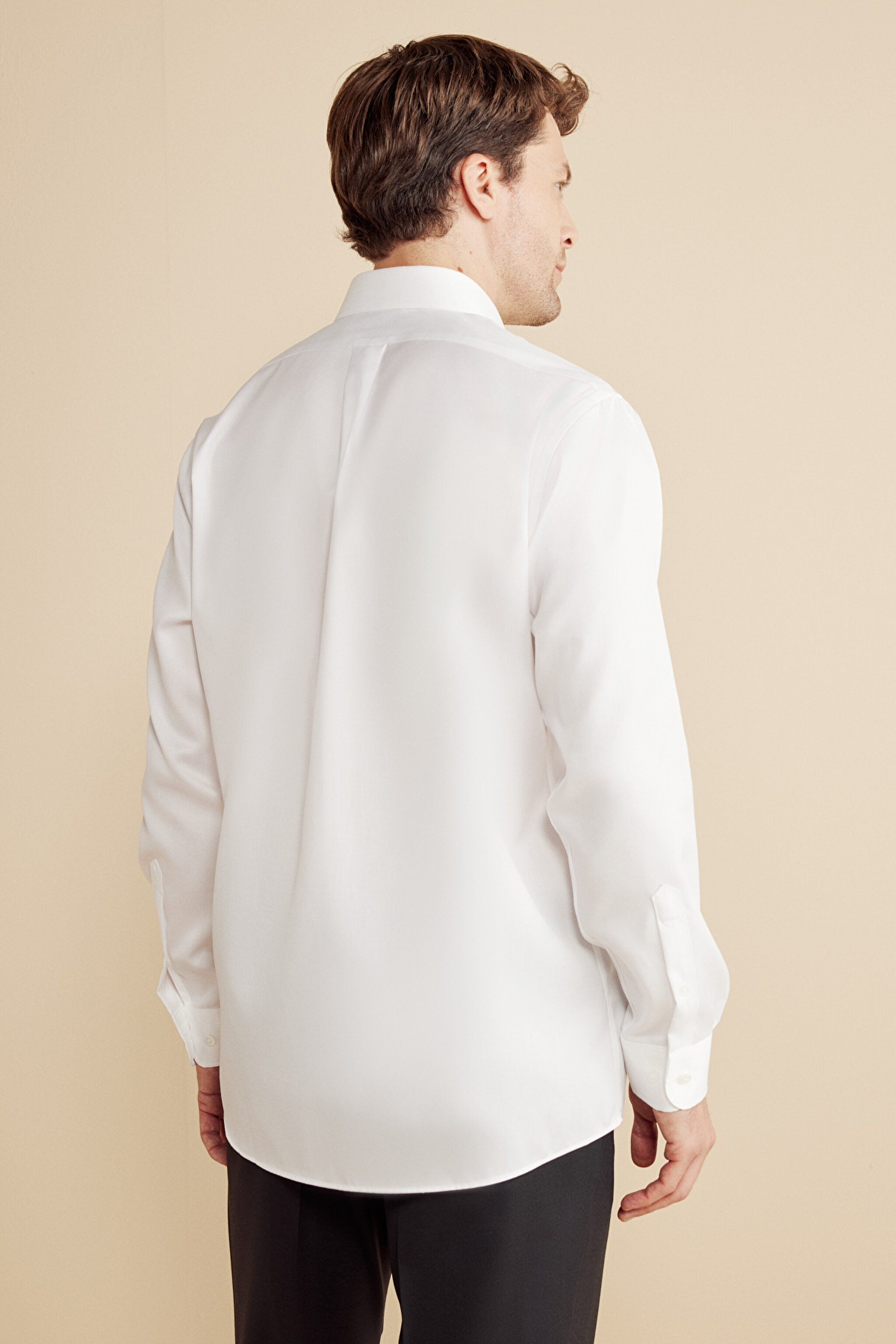 %100 Pamuk  Klasik Yaka Regular Fit Gabardin Doku Non Iron Gömlek - Beyaz (görsel 5)