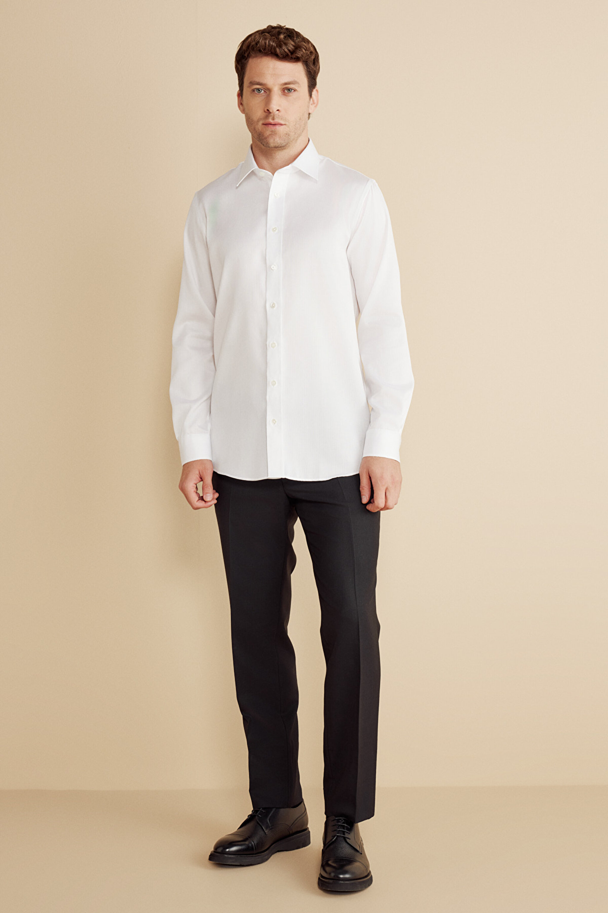 %100 Pamuk  Klasik Yaka Slim Fit Armürlü Non Iron Gömlek - Beyaz (görsel 3)