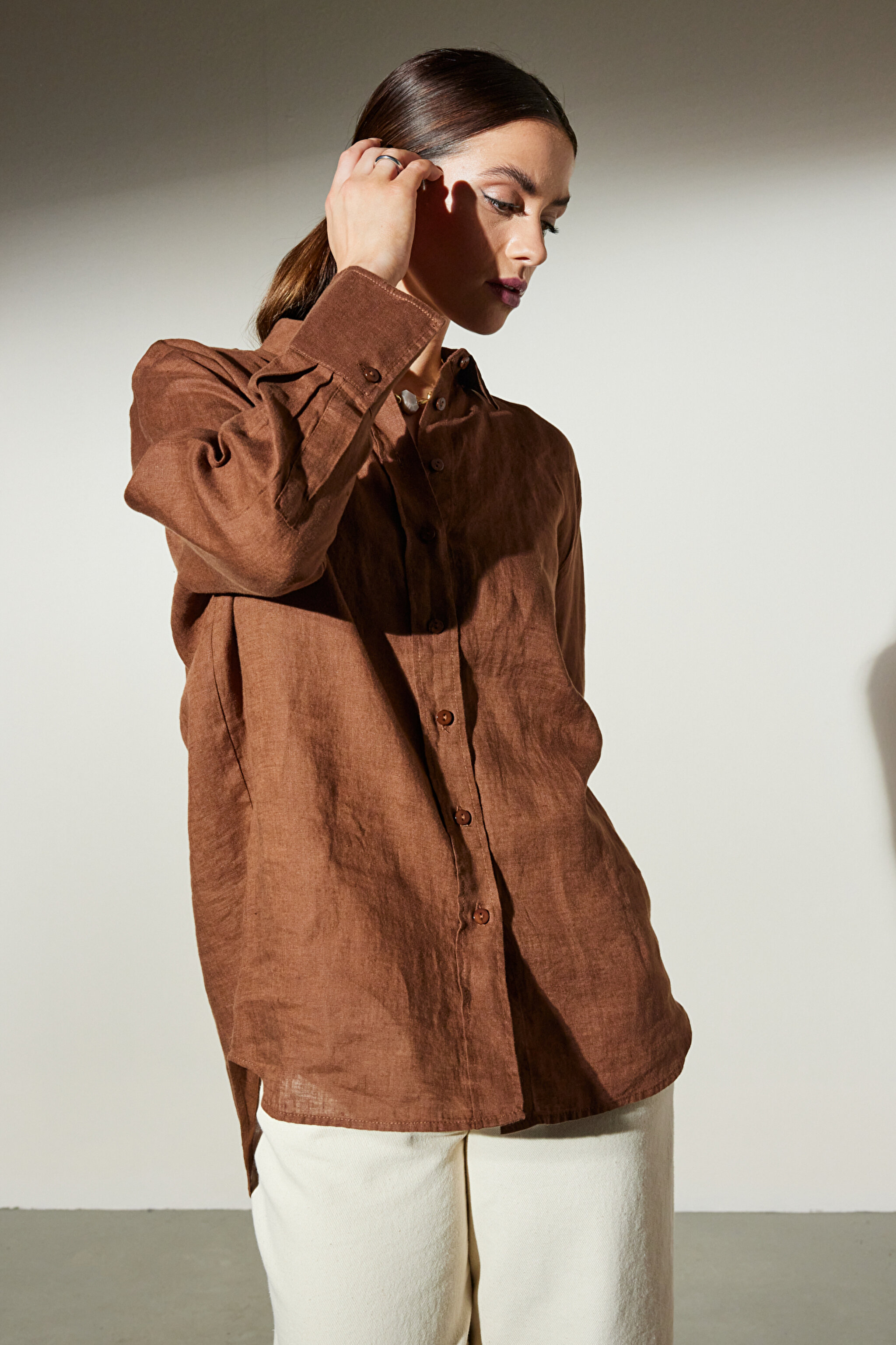 Oversize Fit Gömlek Yaka Keten Cepli Gömlek - Kahverengi (görsel 3)