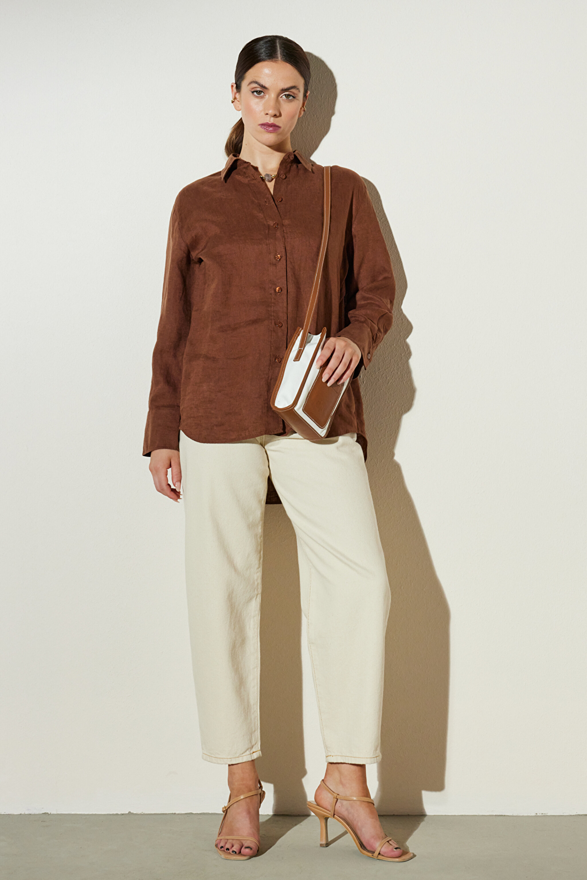 Oversize Fit Gömlek Yaka Keten Cepli Gömlek - Kahverengi (görsel 4)