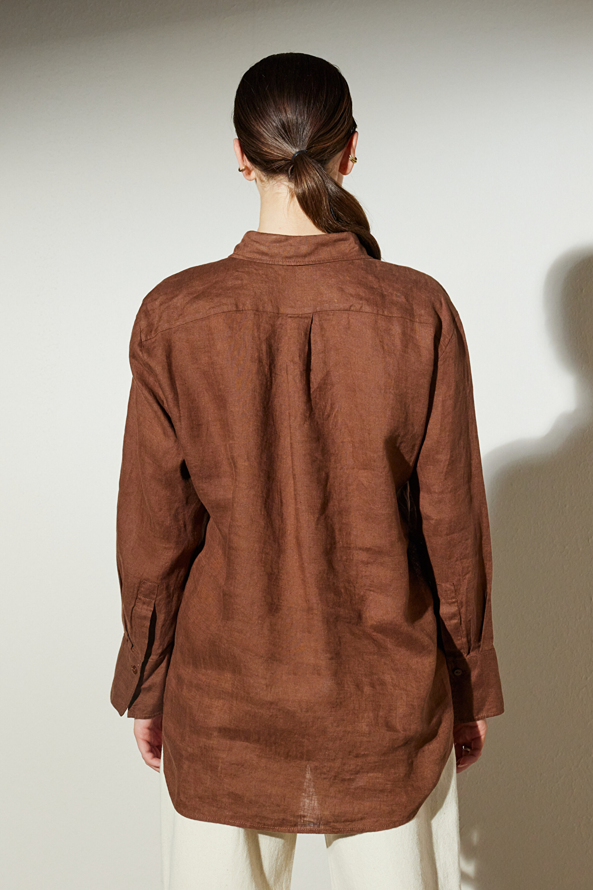 Oversize Fit Gömlek Yaka Keten Cepli Gömlek - Kahverengi (görsel 7)