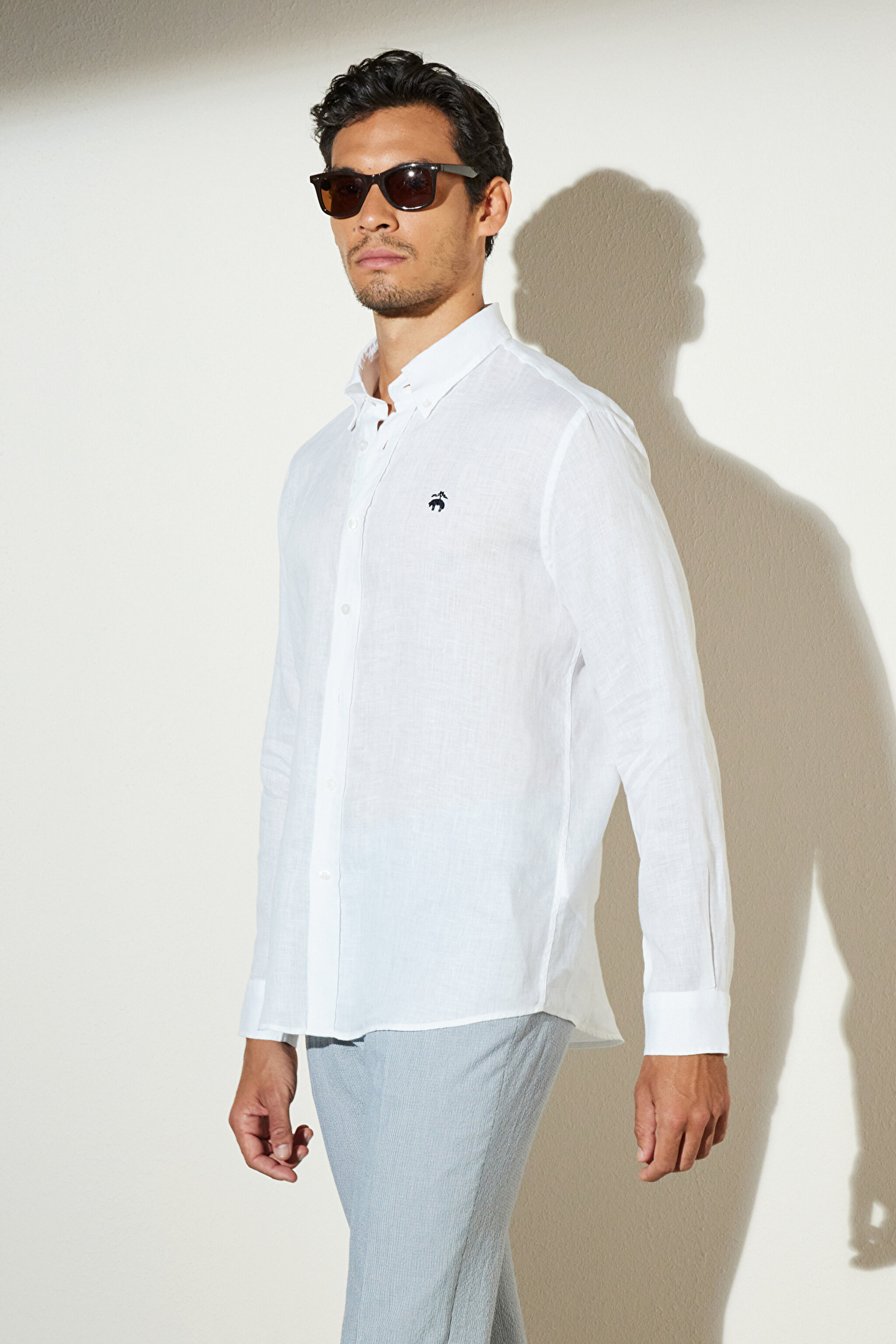 Comfort Fit Rahat Kesim Düğmeli Yaka Keten Gömlek - Beyaz