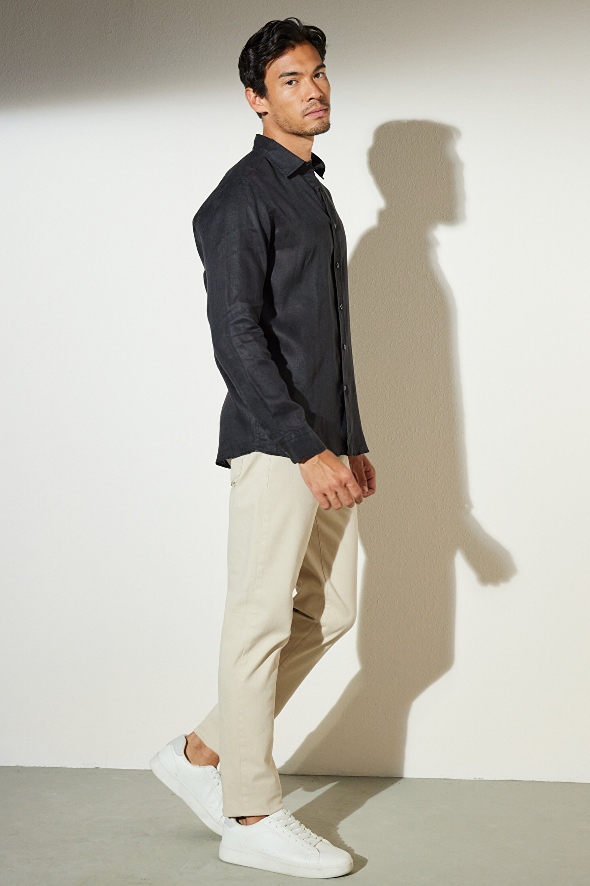 Slim Fit Dar Kesim Klasik Yaka Keten Gömlek - Siyah (görsel 7)