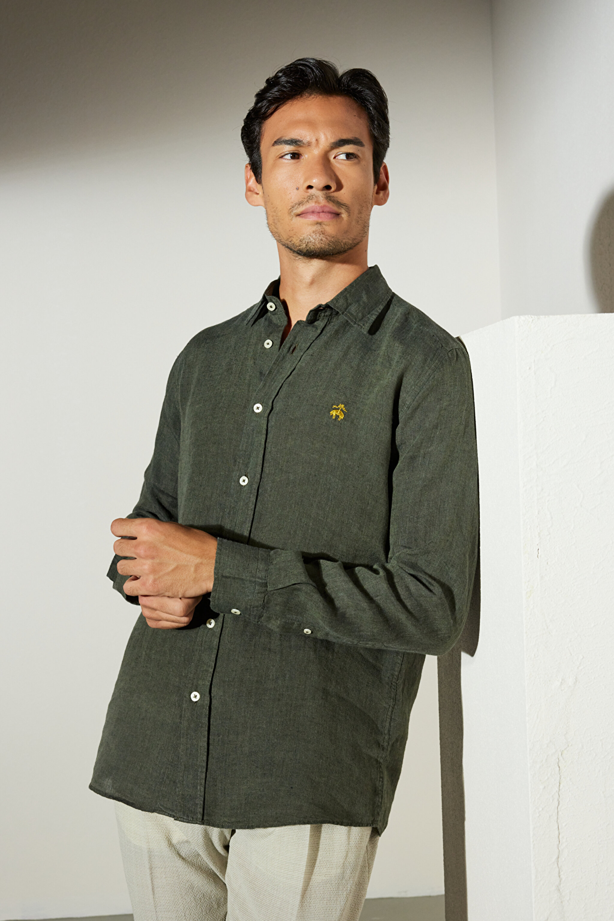 Slim Fit Dar Kesim Klasik Yaka Keten Gömlek - Haki (görsel 2)