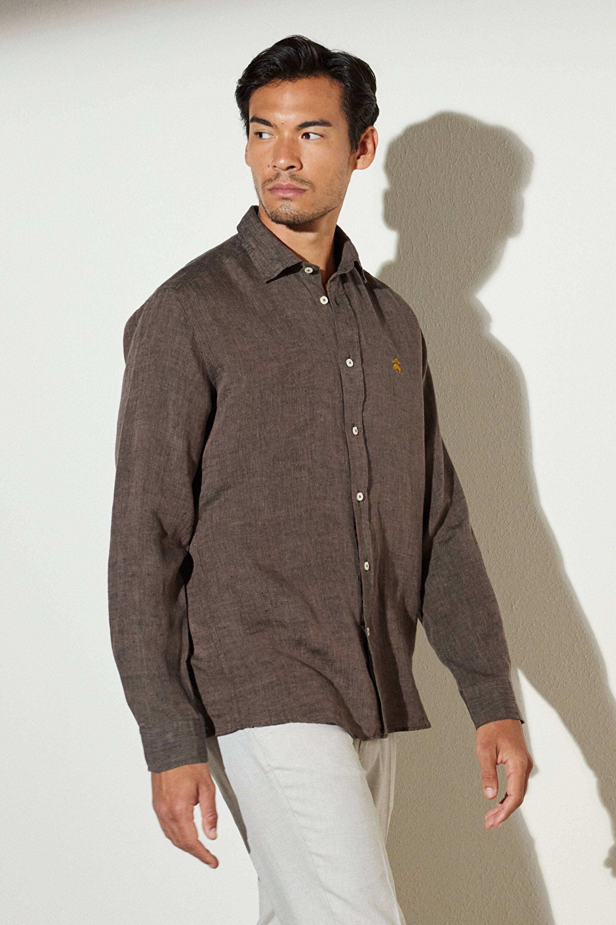 Slim Fit Dar Kesim Klasik Yaka Keten Gömlek - Kahverengi (görsel 2)