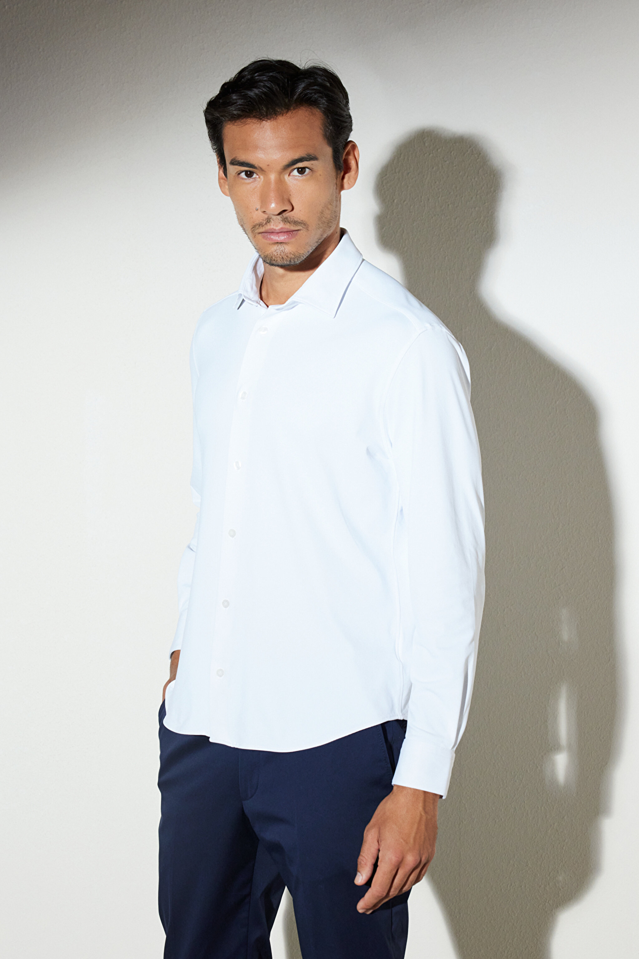 Slim Fit Dar Kesim Klasik Yaka Gömlek - Beyaz (görsel 3)