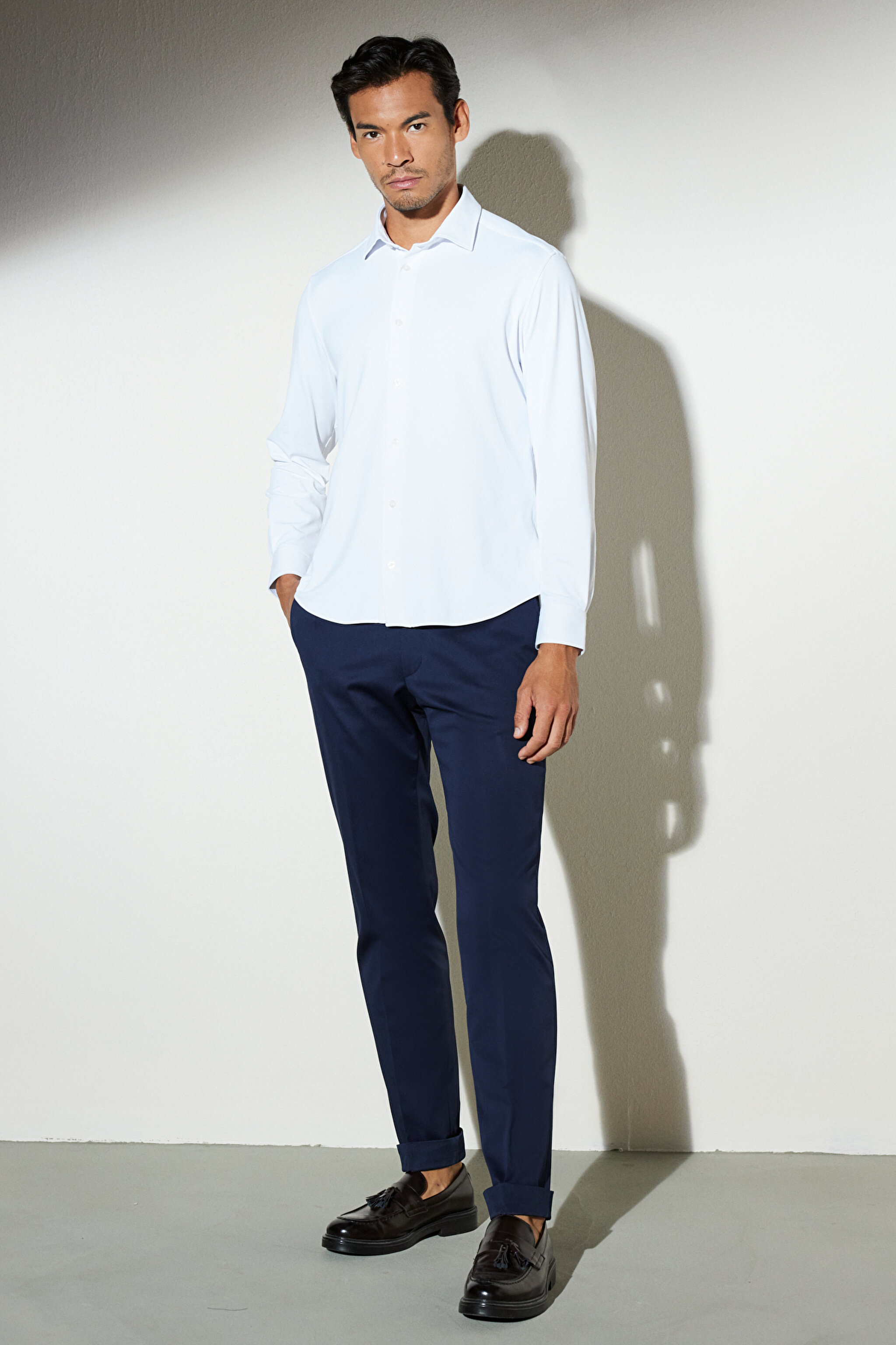 Slim Fit Dar Kesim Klasik Yaka Gömlek - Beyaz (görsel 4)