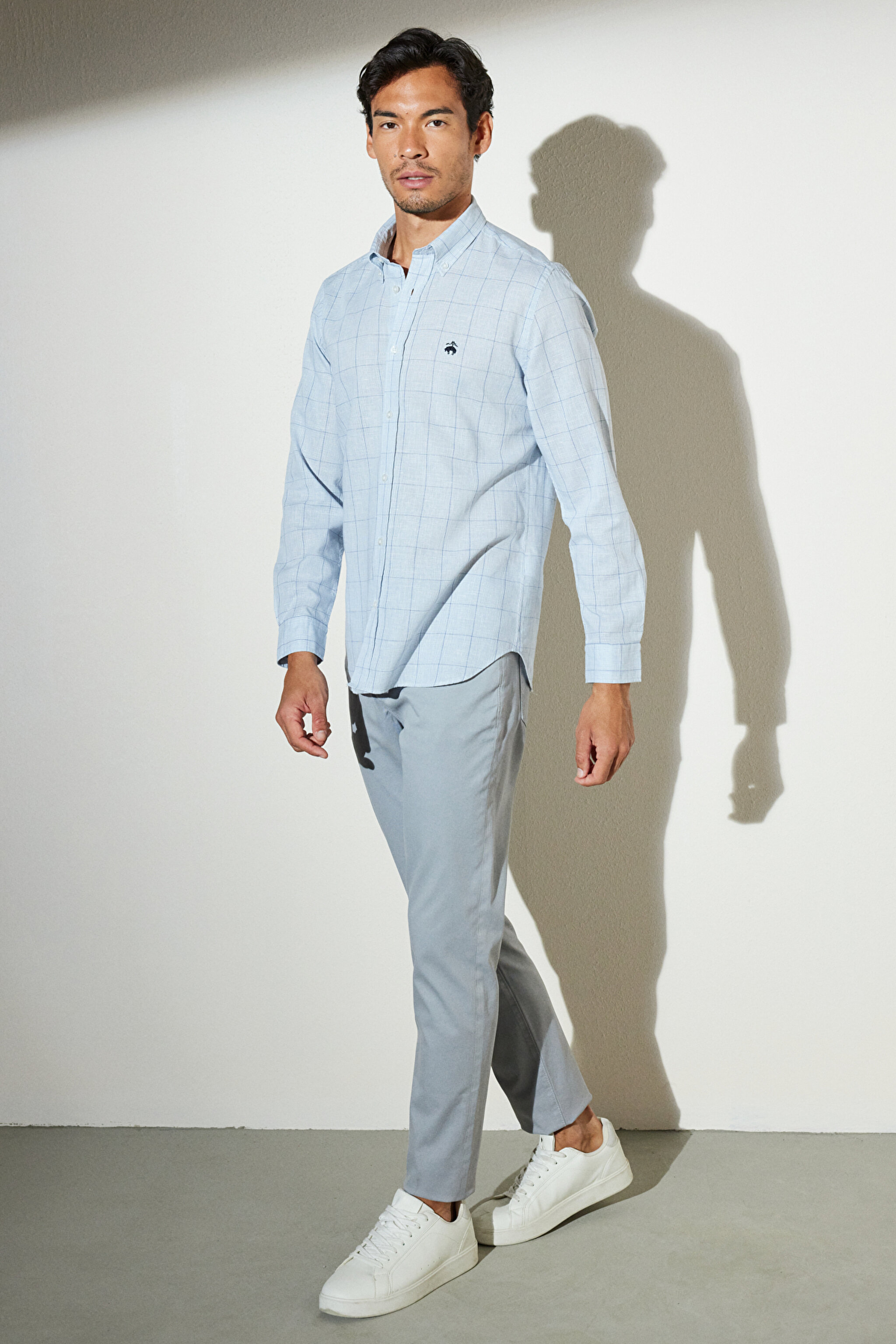 Slim Fit Dar Kesim Keten Karışımlı Düğmeli Yaka Desenli Gömlek - Mavi Kareli (görsel 5)