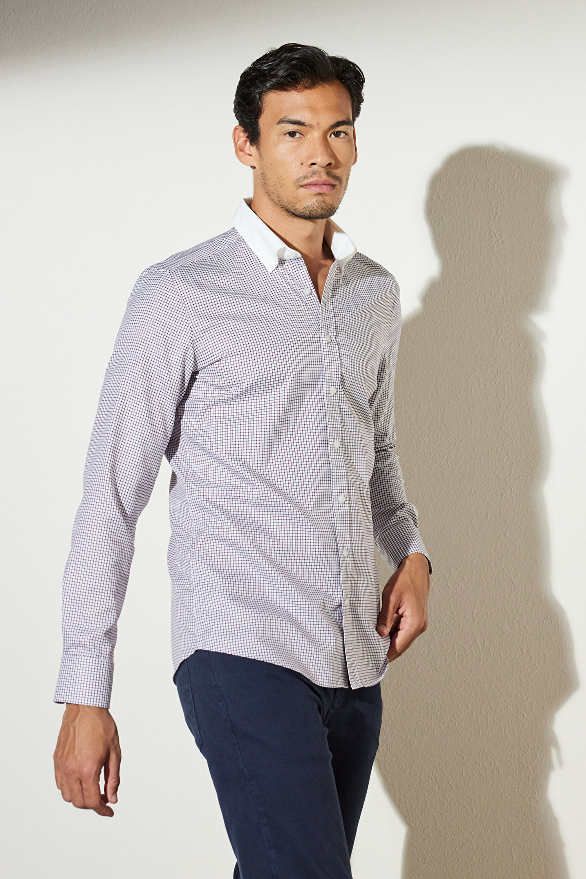 Slim Fit Dar Kesim Düğmeli Yaka %100 Pamuk Desenli Gömlek - Bordo-Beyaz (görsel 2)