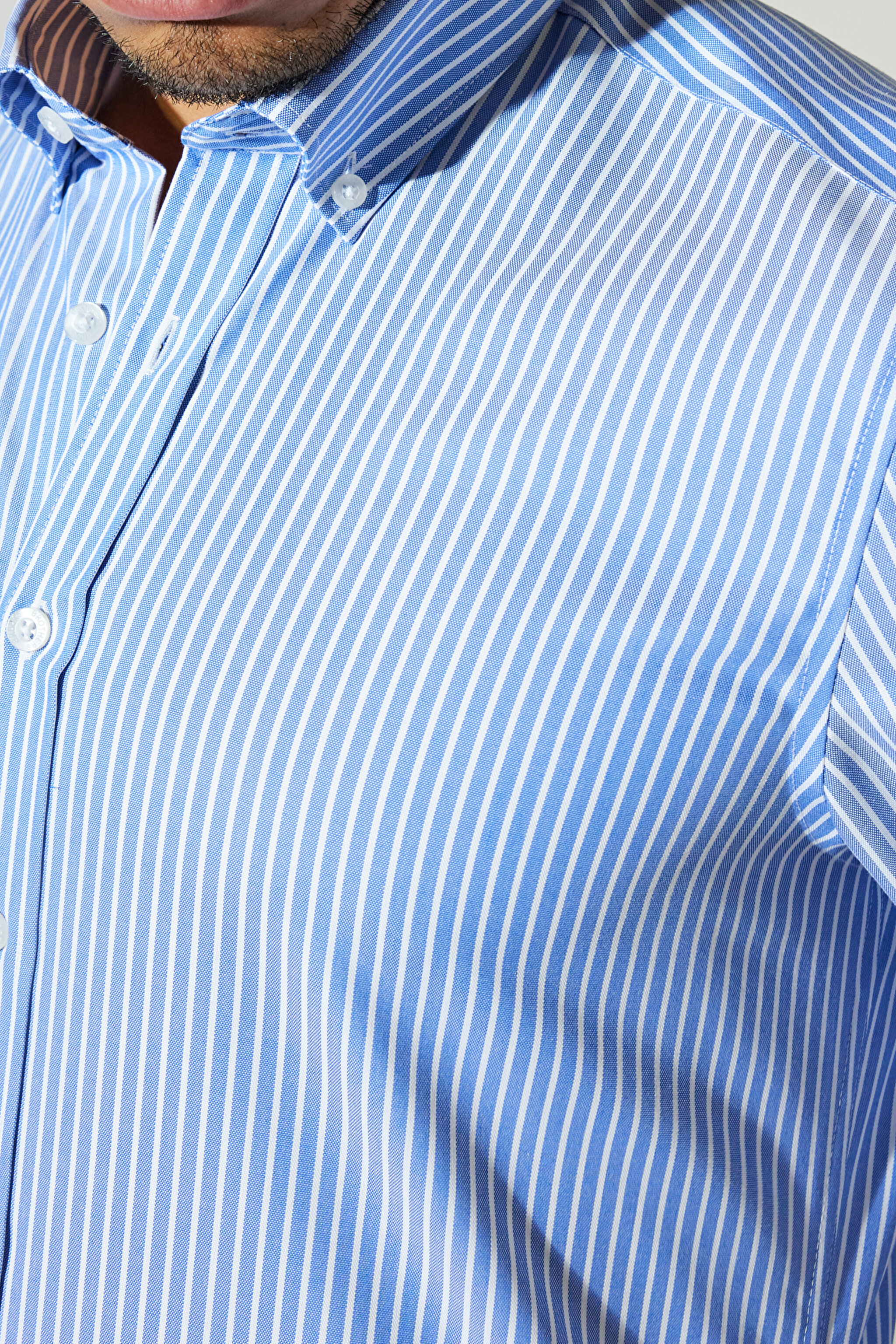 Slim Fit Dar Kesim Düğmeli Yaka %100 Pamuk Desenli Gömlek - Mavi-Beyaz (görsel 4)