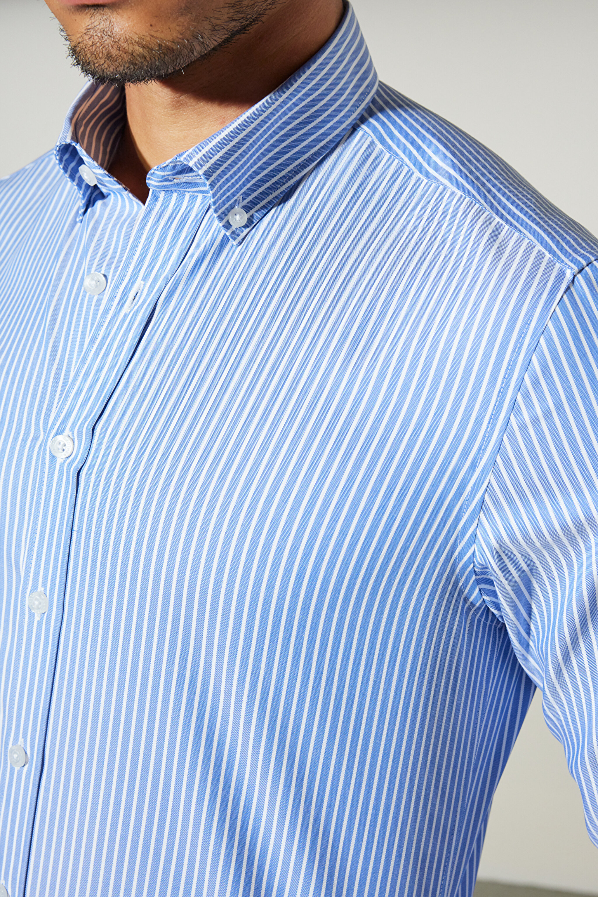 Slim Fit Dar Kesim Düğmeli Yaka %100 Pamuk Desenli Gömlek - Mavi-Beyaz (görsel 5)