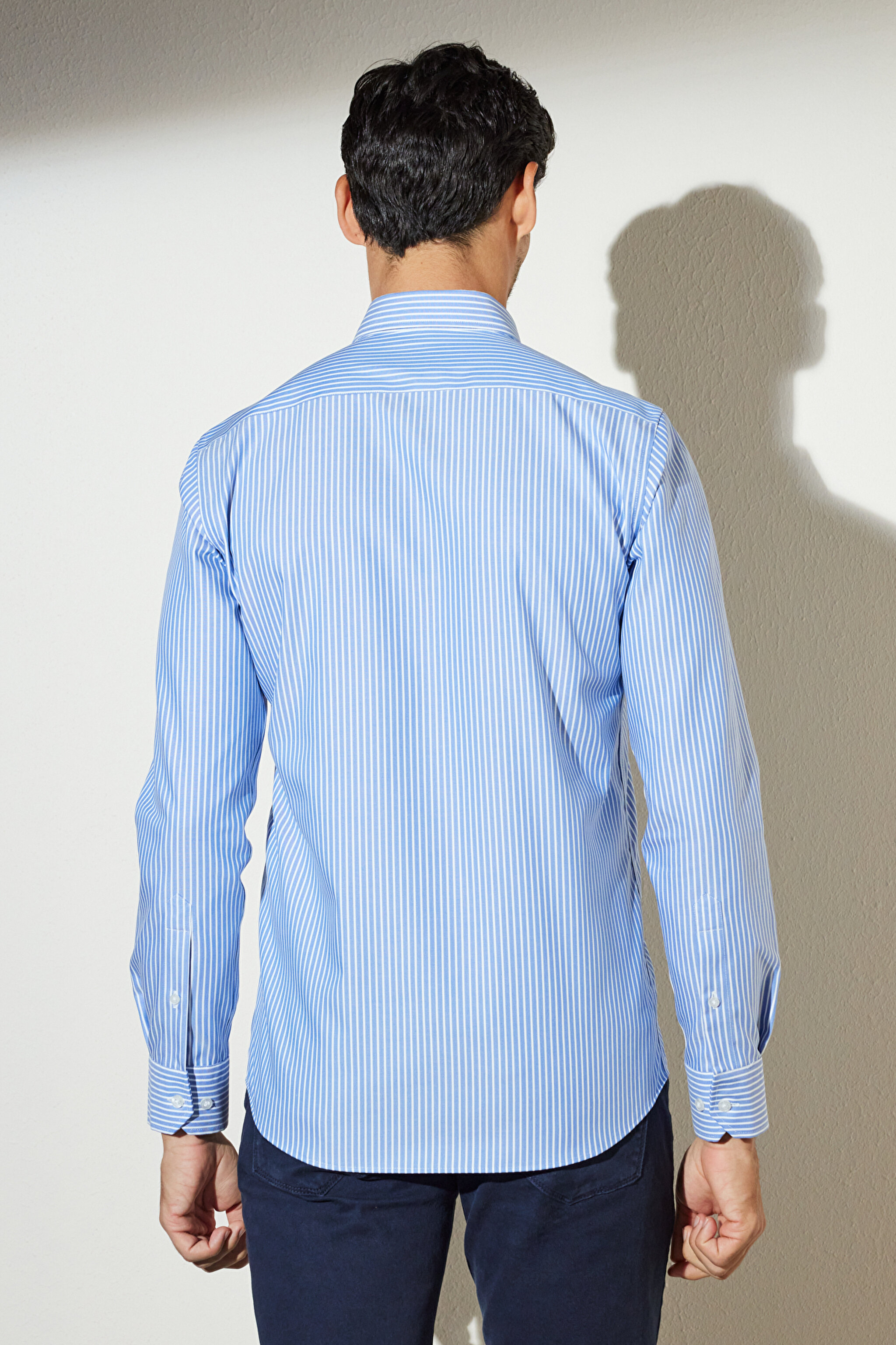 Slim Fit Dar Kesim Düğmeli Yaka %100 Pamuk Desenli Gömlek - Mavi-Beyaz (görsel 6)