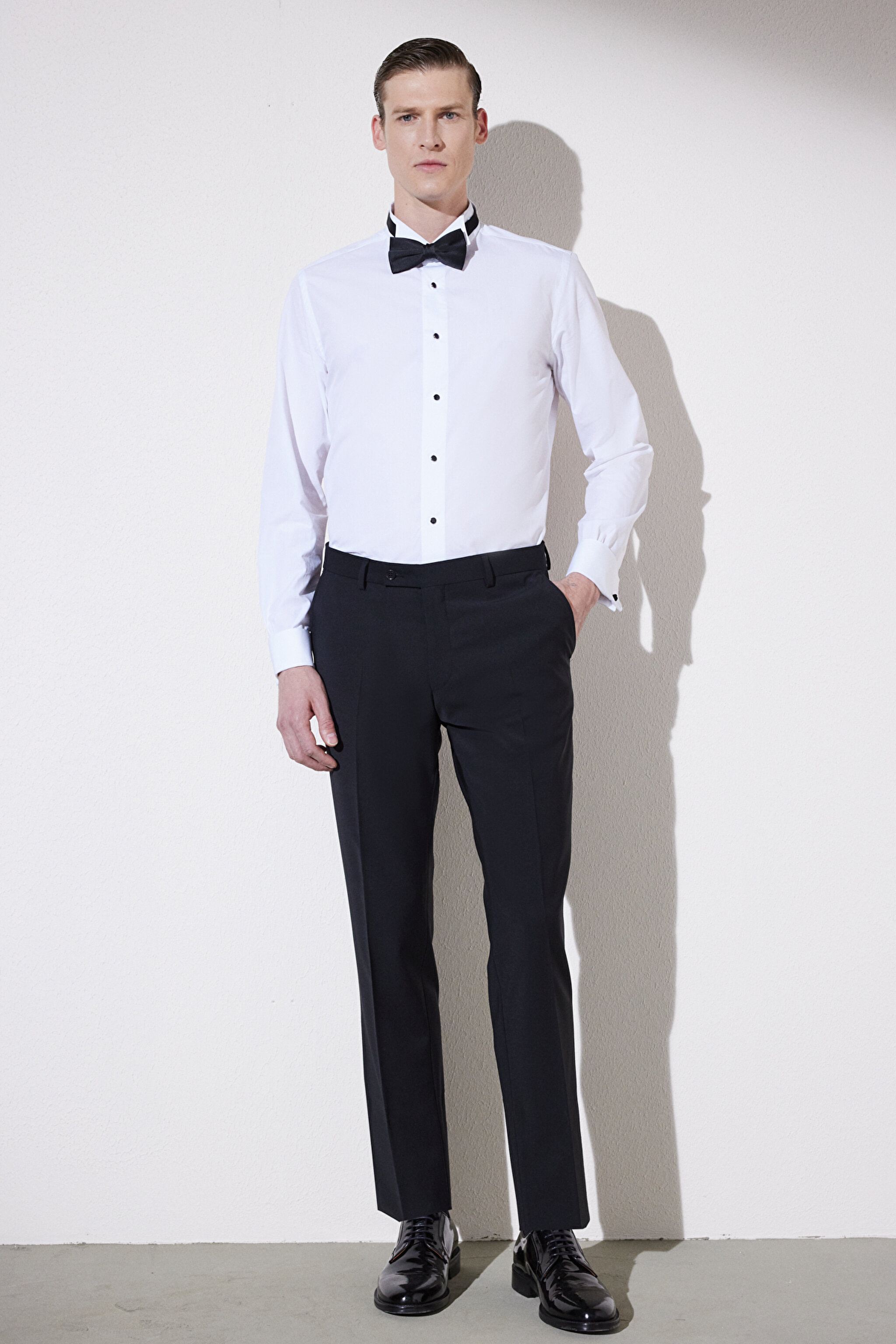 Slim Fit Dar Kesim Ata Yaka Smokin Gömlek - Beyaz (görsel 6)