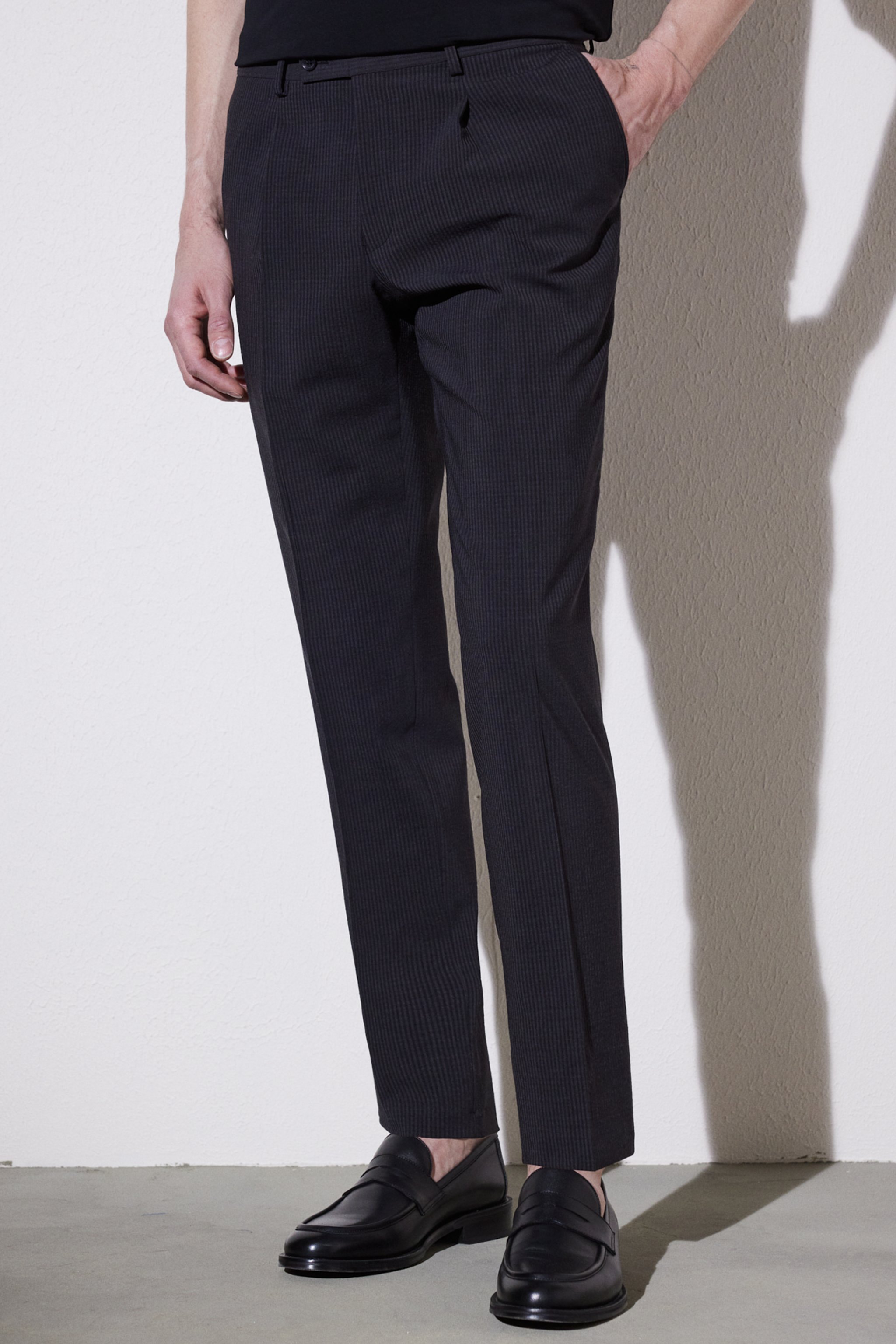 Slim Fit Dar Kesim Mono Yaka Desenli Takım Elbise - Siyah (görsel 5)