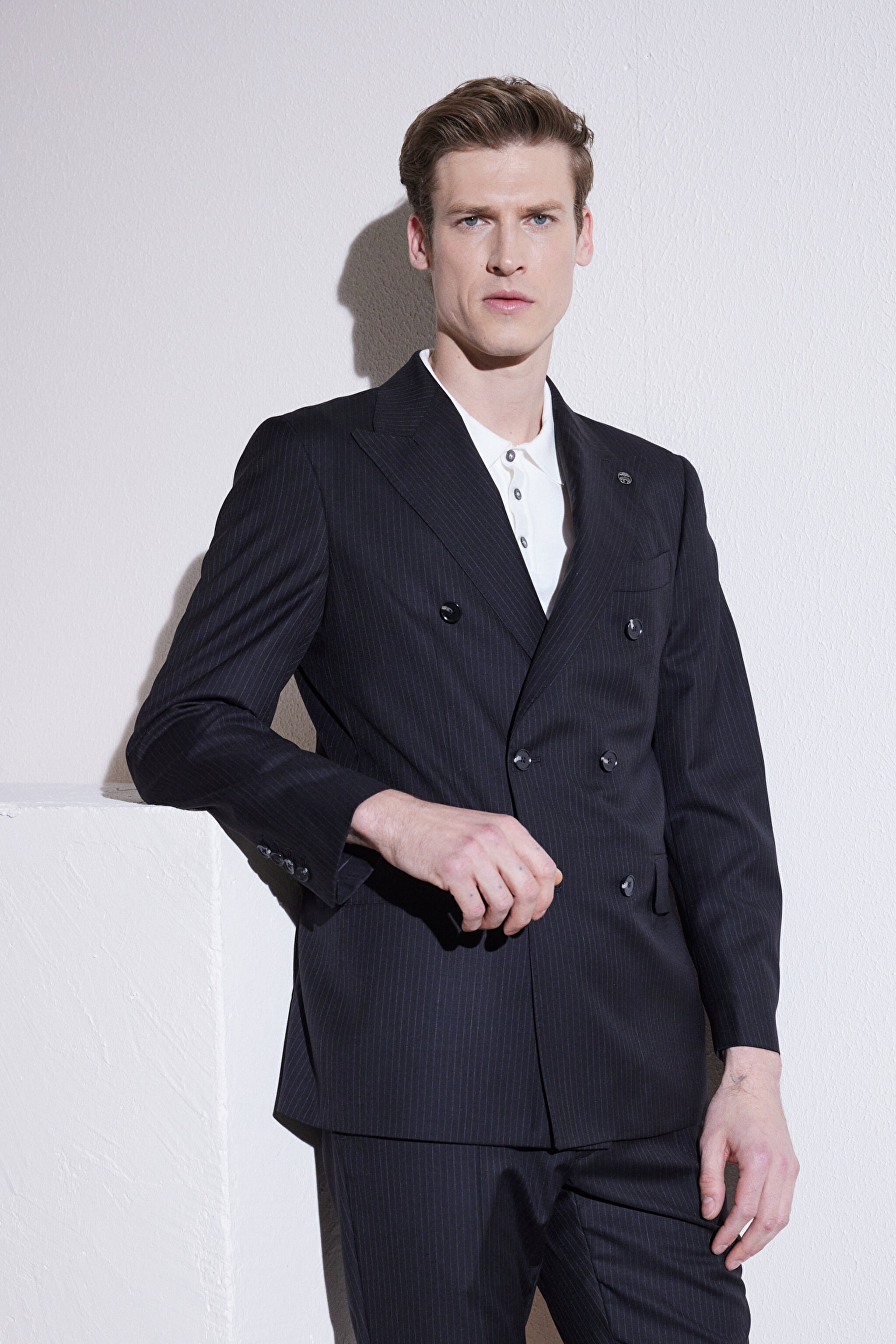 Slim Fit Dar Kesim Sivri Yaka Desenli Cepli Yünlü Takım Elbise - Siyah Çizgili