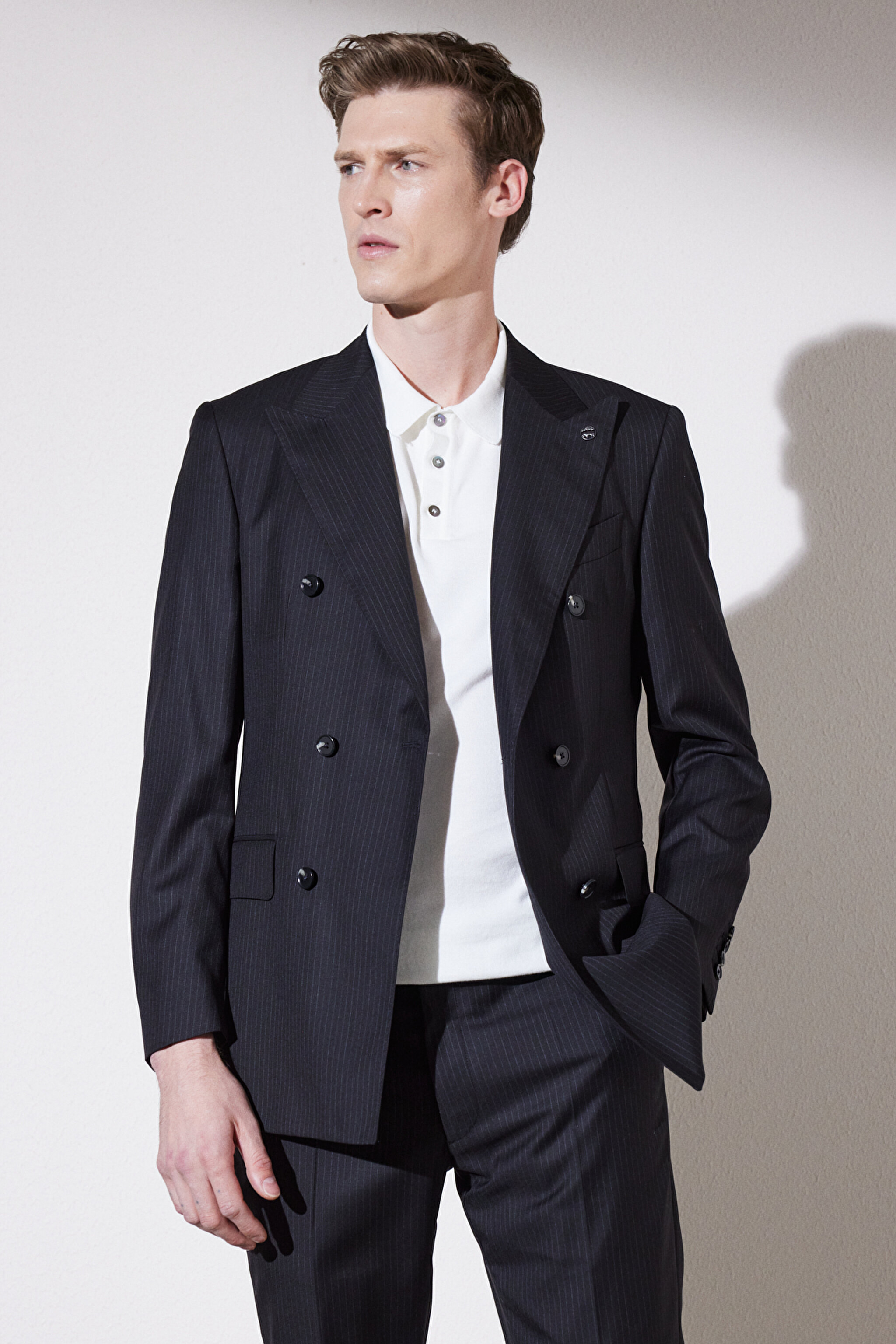 Slim Fit Dar Kesim Sivri Yaka Desenli Cepli Yünlü Takım Elbise - Siyah Çizgili (görsel 3)