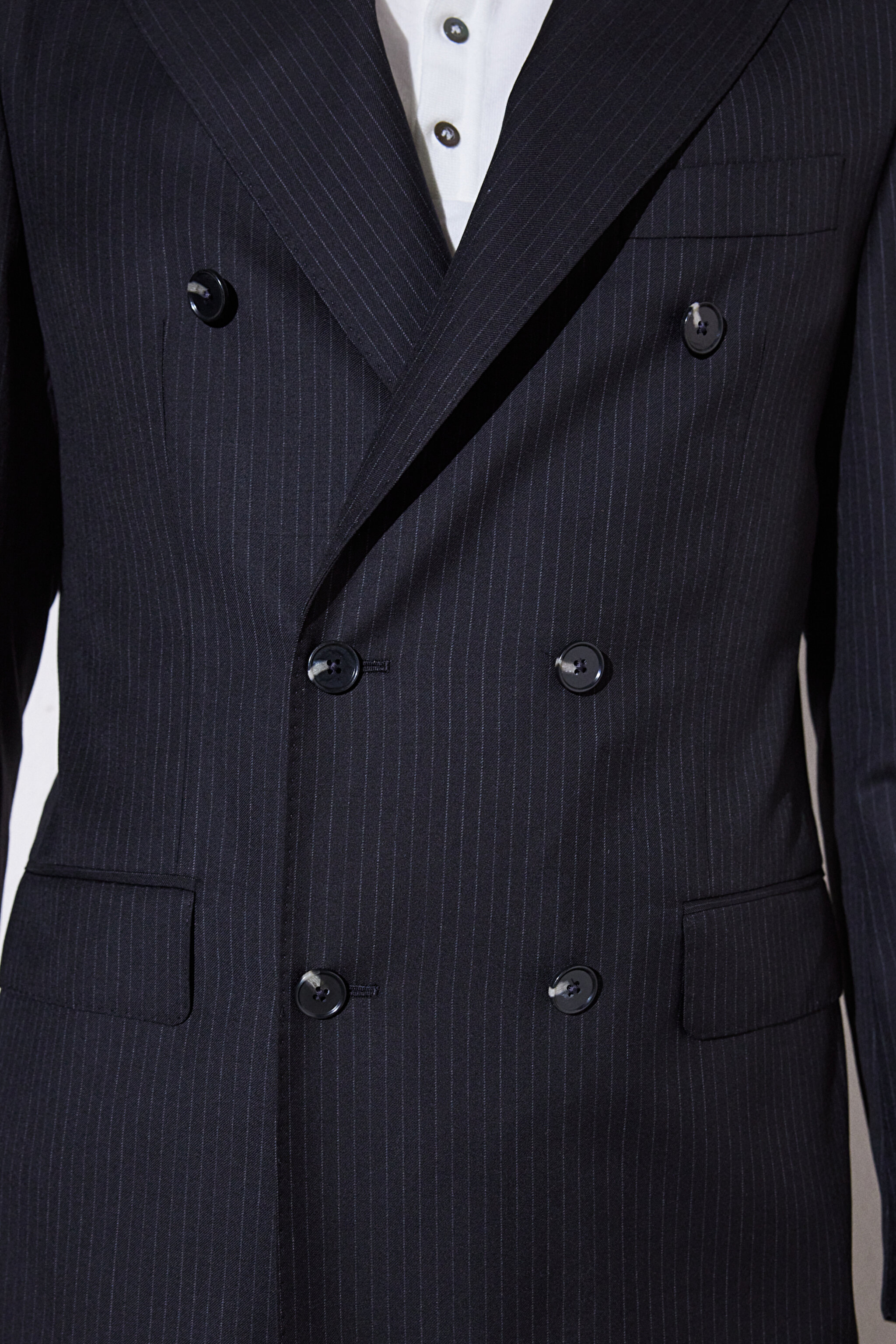 Slim Fit Dar Kesim Sivri Yaka Desenli Cepli Yünlü Takım Elbise - Siyah Çizgili (görsel 8)