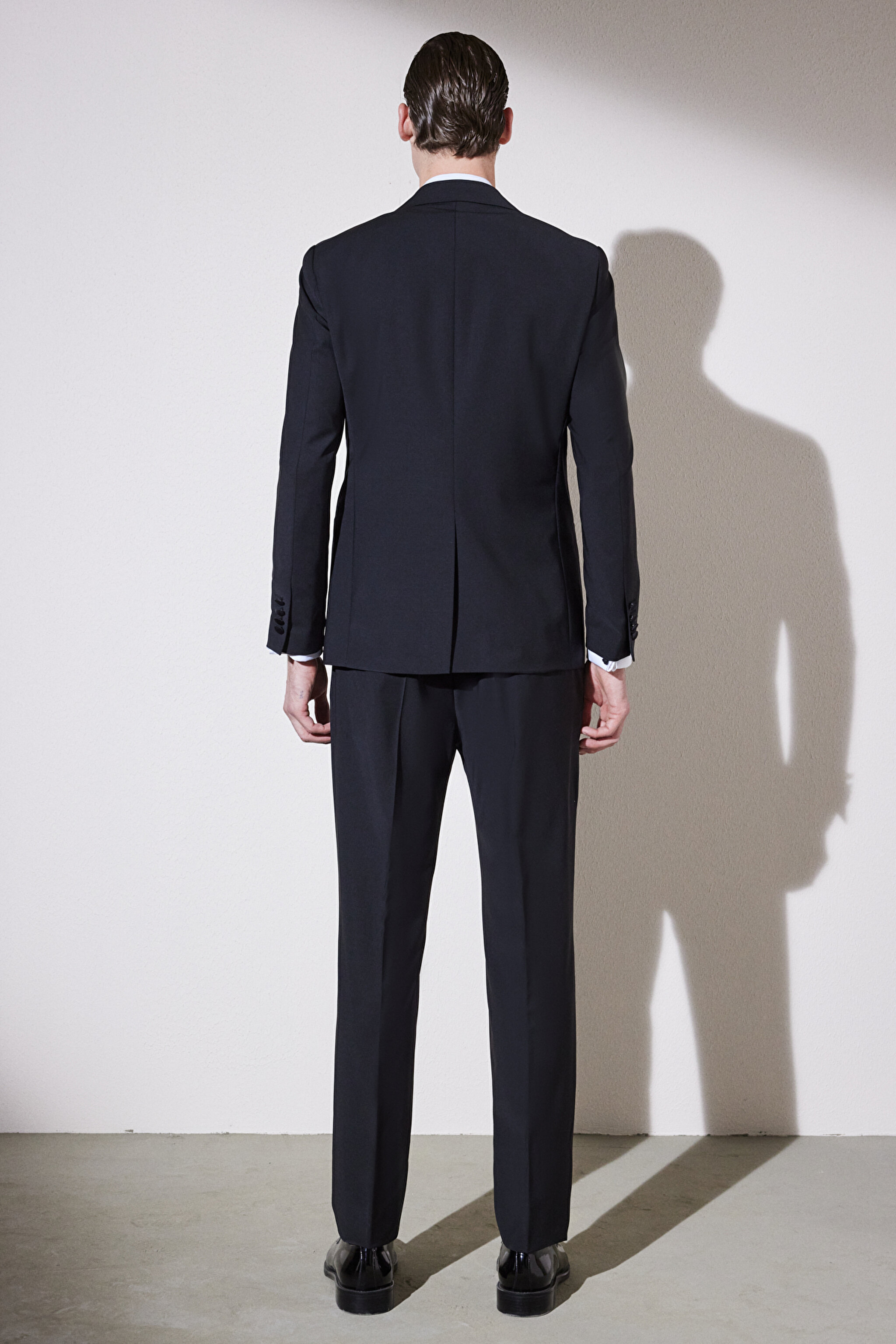 Slim Fit Dar Kesim Sivri Yaka Smokin Takım - Siyah (görsel 8)