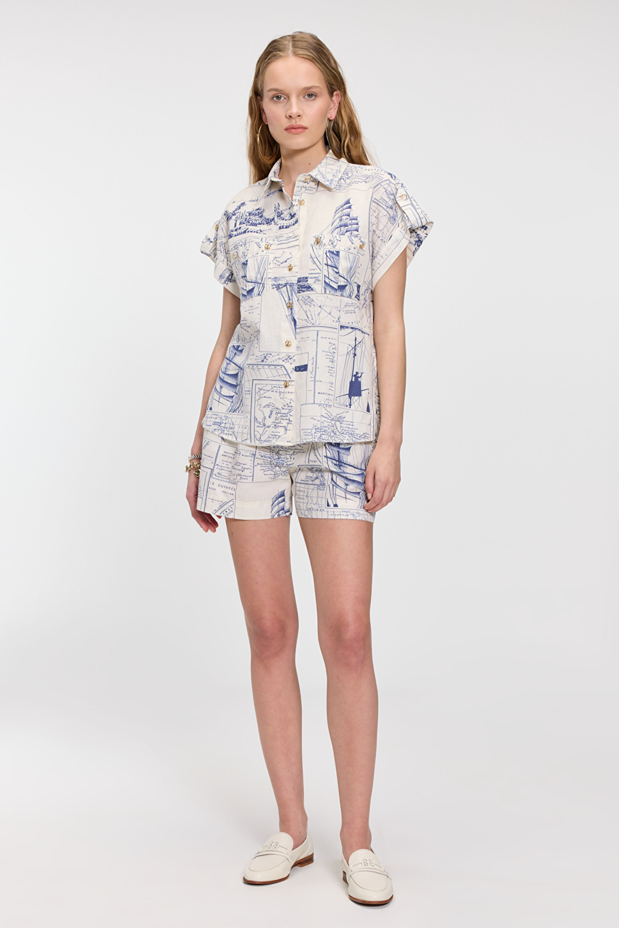 Keten Karışımlı Pileli Yüksek Bel Kemer Detaylı Şort - Beyaz-Lacivert (görsel 4)