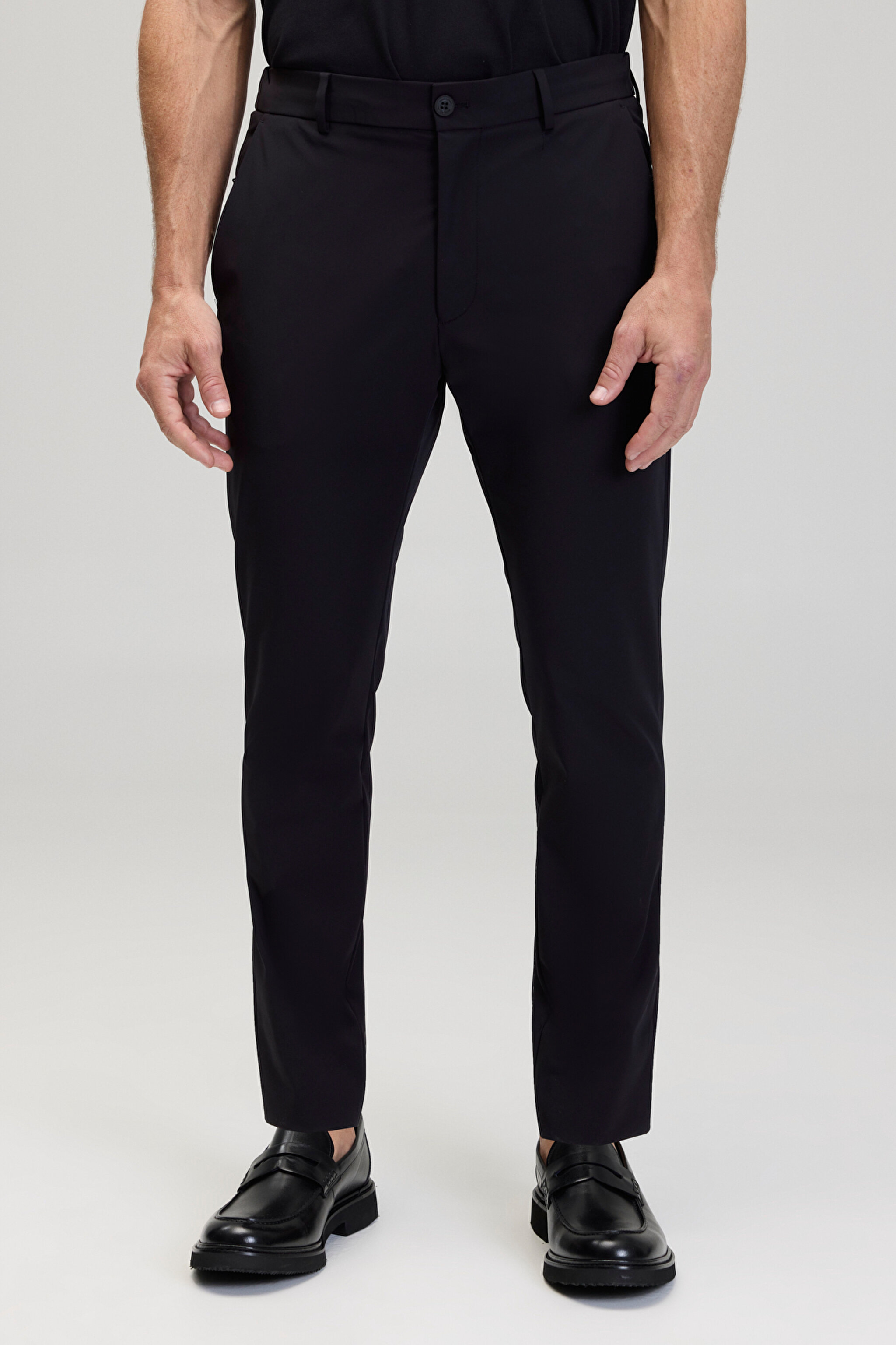 Standart Fit Cepli Performans Pantolon - Siyah (görsel 5)