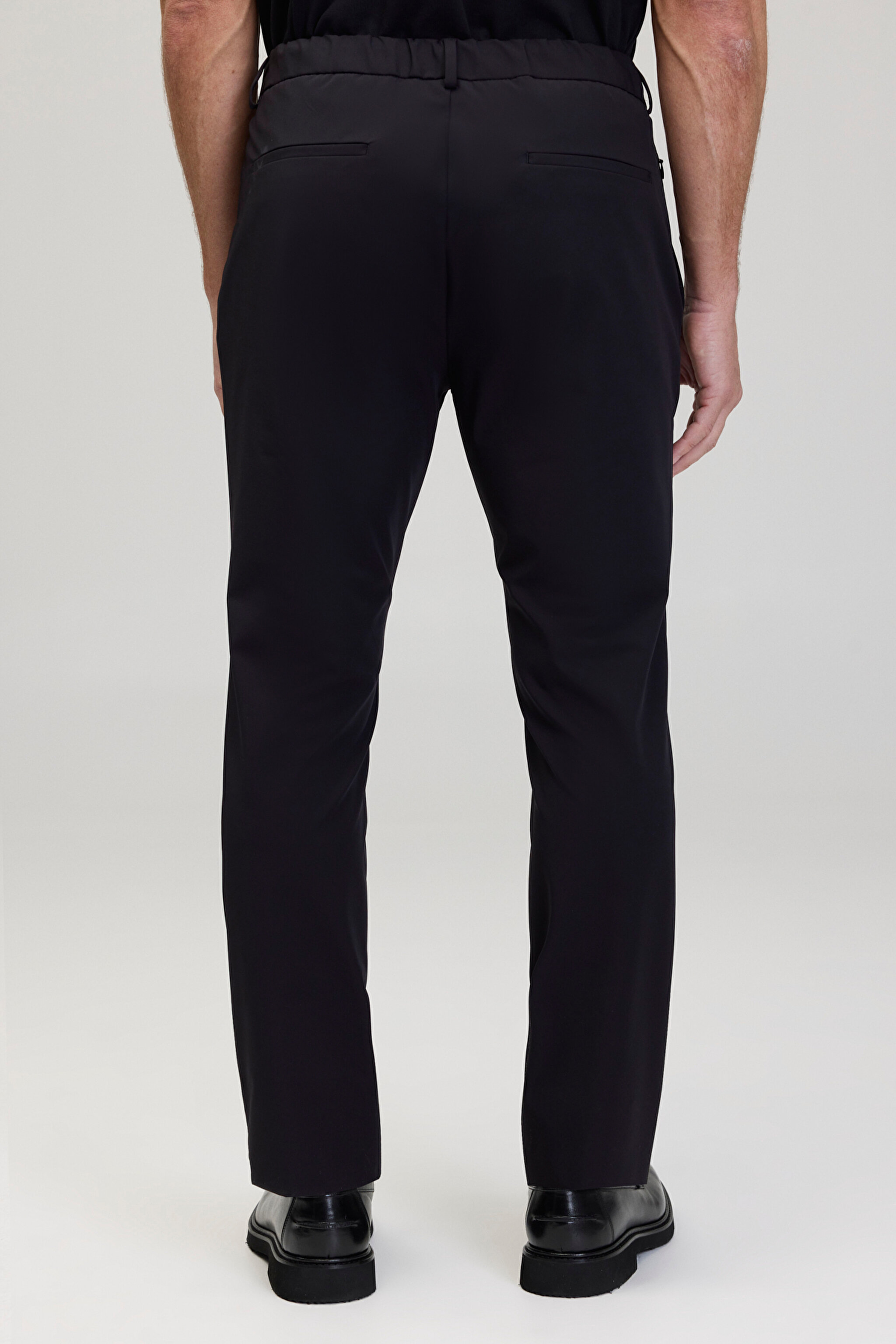 Standart Fit Cepli Performans Pantolon - Siyah (görsel 6)