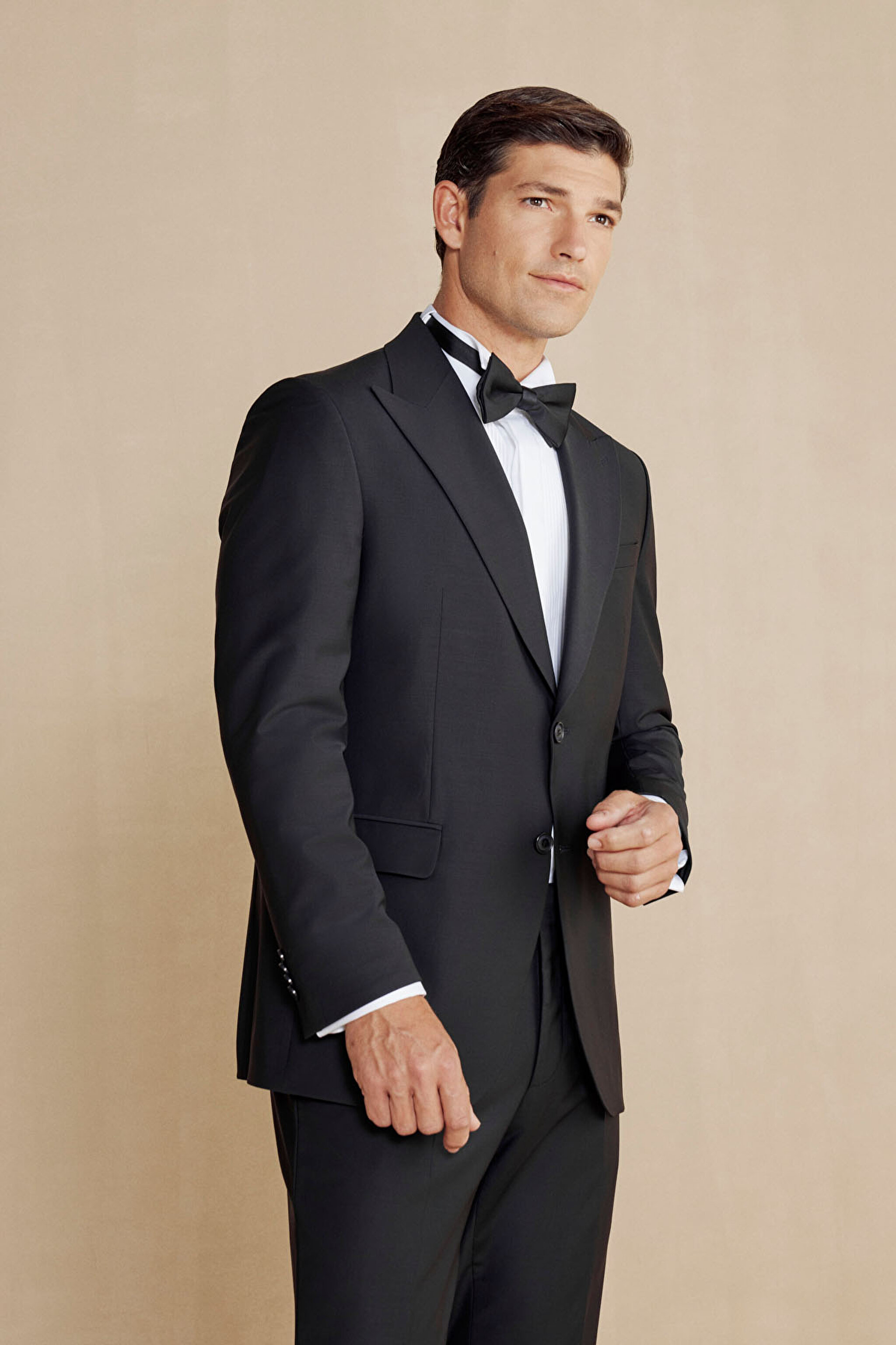 Yün Karışımlı Sivri Yaka Slim Fit Takım Elbise - Siyah