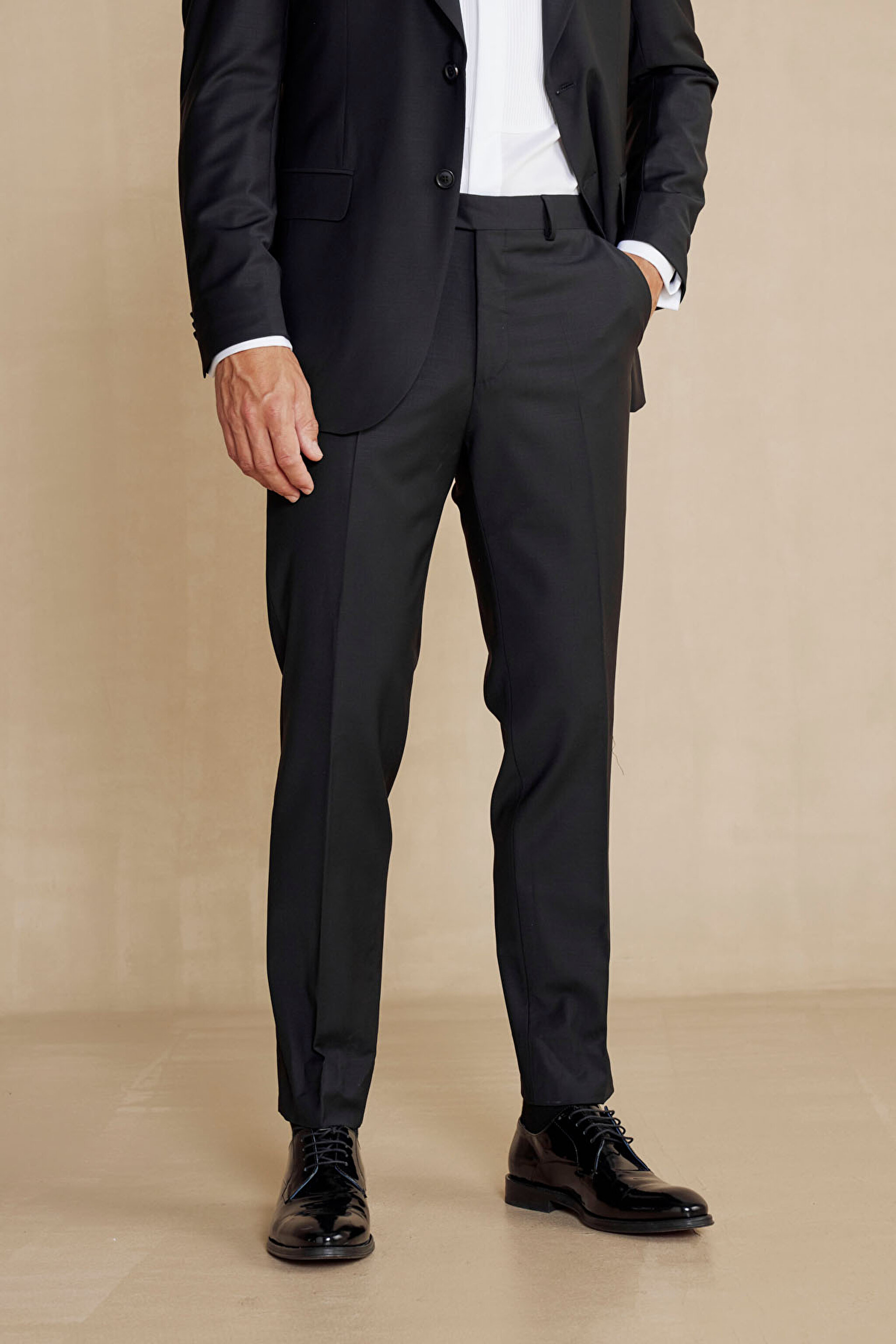 Yün Karışımlı Sivri Yaka Slim Fit Takım Elbise - Siyah (görsel 5)
