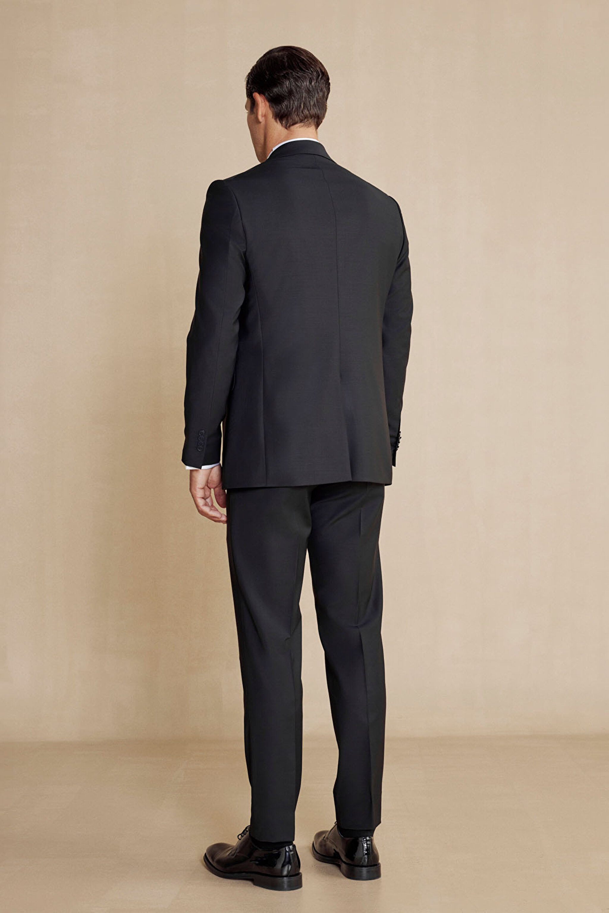 Yün Karışımlı Sivri Yaka Slim Fit Takım Elbise - Siyah (görsel 6)