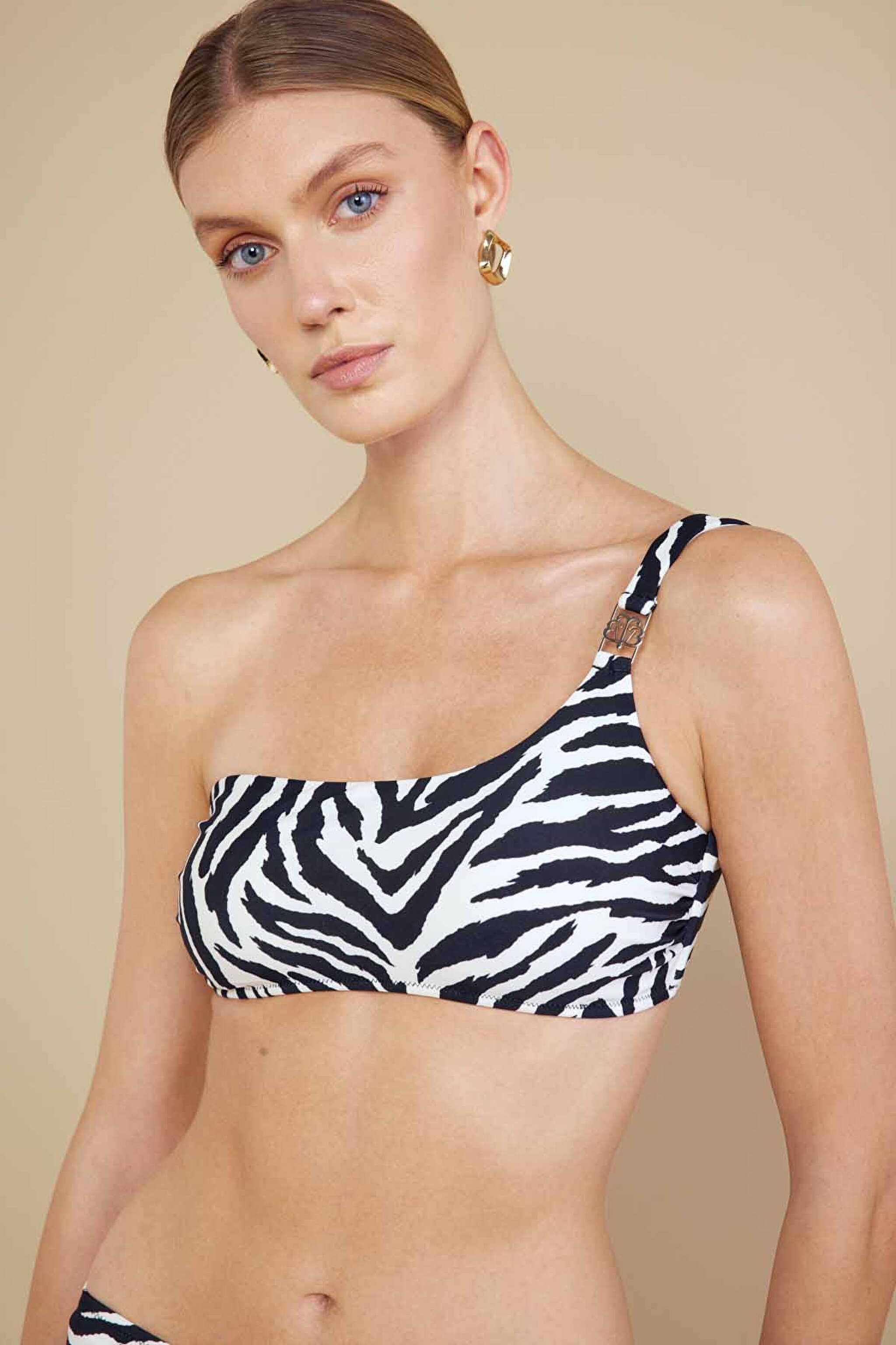 Tek Omuz Zebra Desenli Metal Logolu Bikini Takımı - Siyah-Beyaz (görsel 4)