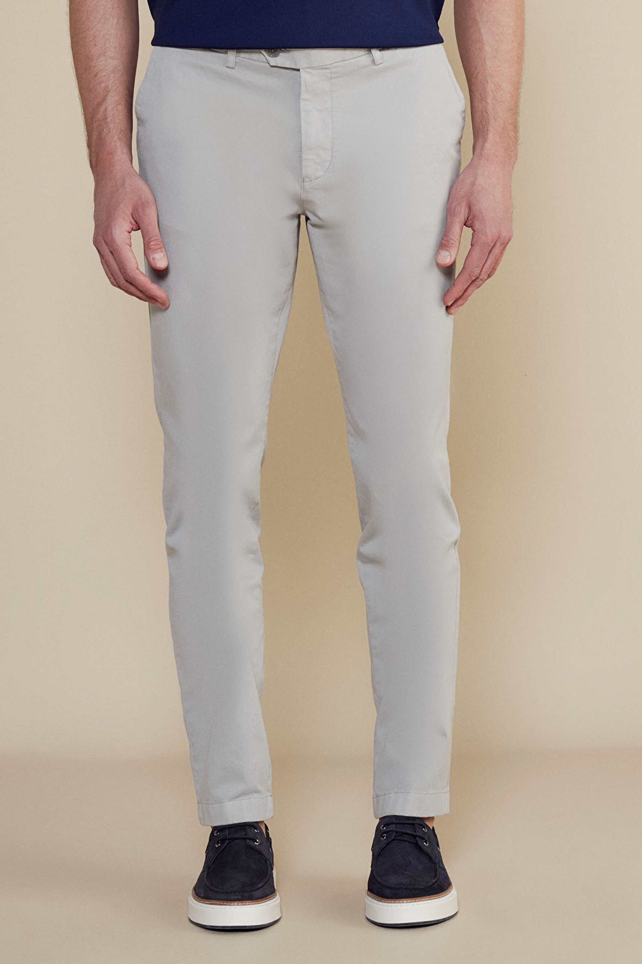 Premium Essentials Pamuk Karışımlı Düz Paça Parça Boya Chino Pantolon - Açık Gri (görsel 3)