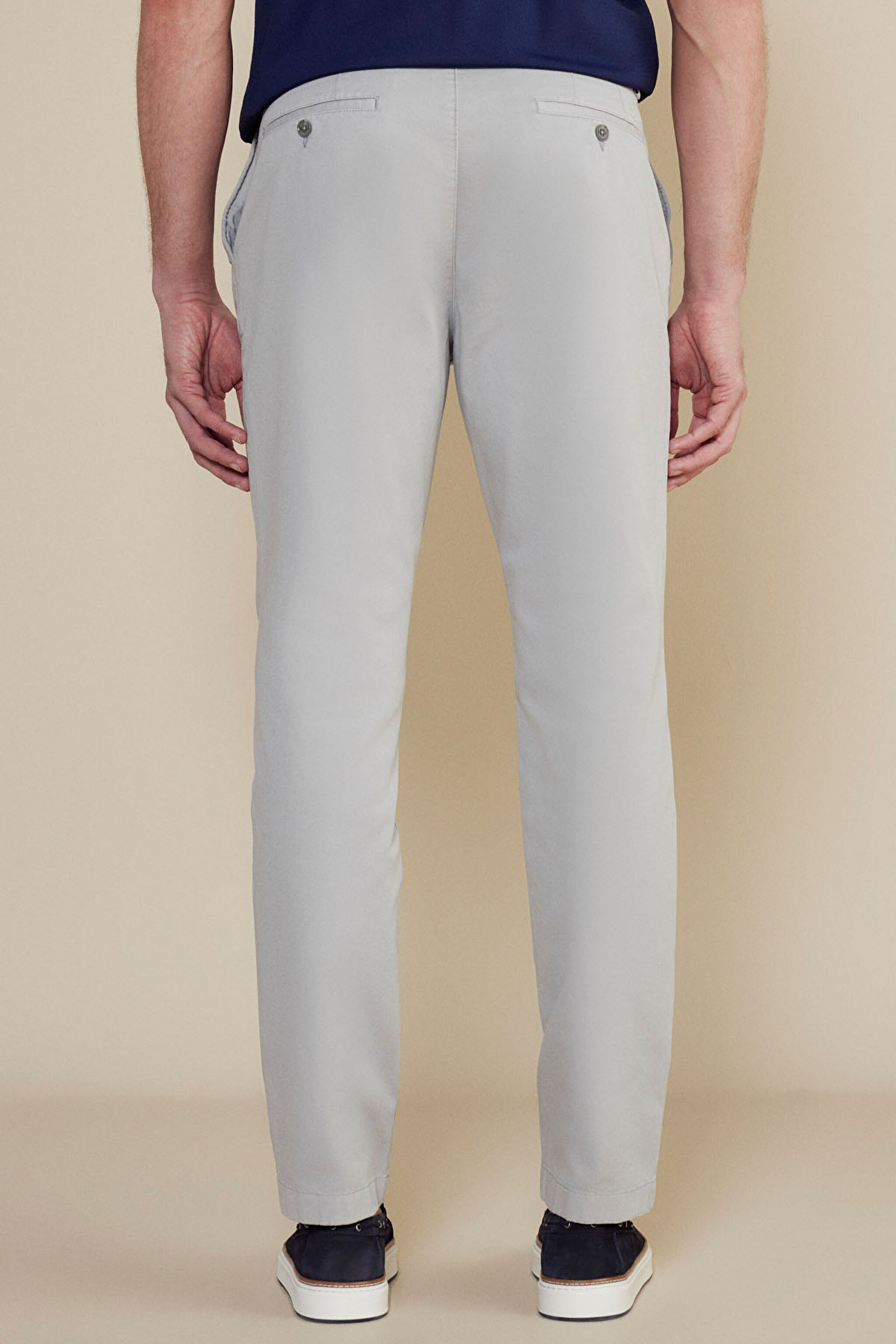 Premium Essentials Pamuk Karışımlı Düz Paça Parça Boya Chino Pantolon - Açık Gri (görsel 4)