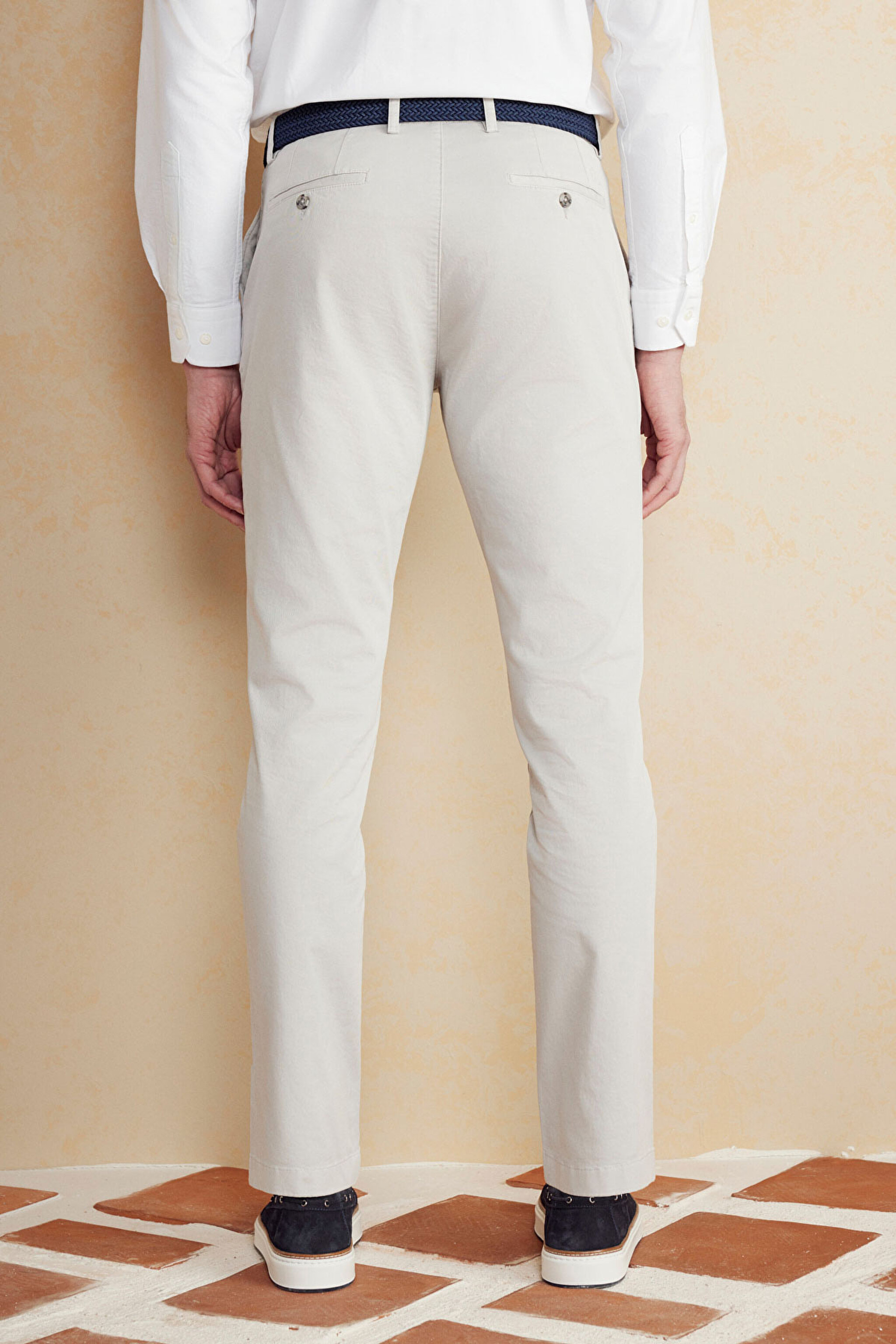 Premium Essentials Pamuk Karışımlı Düz Paça Parça Boya Chino Pantolon - Taş (görsel 4)