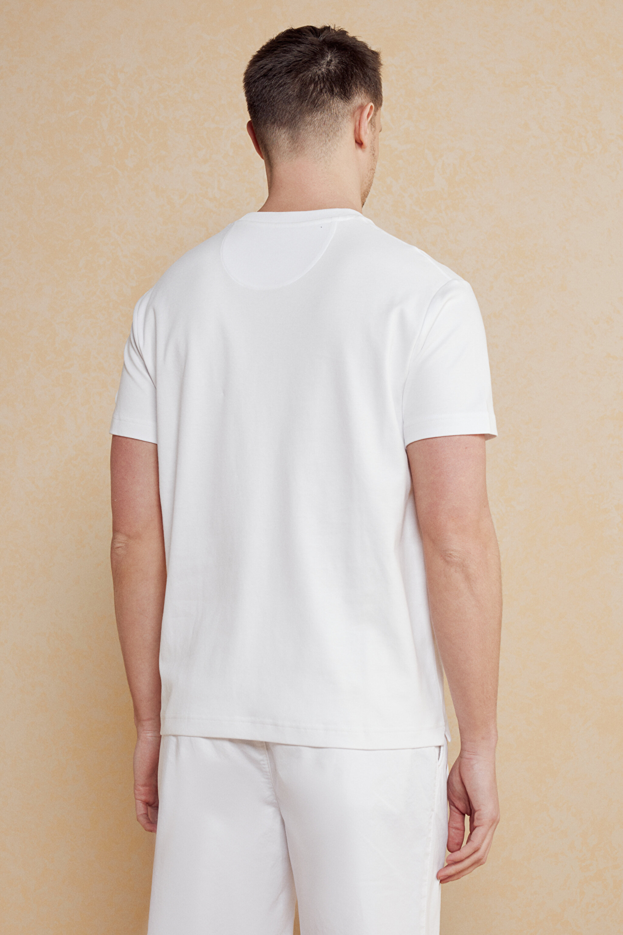 Kolu Patch Logolu Bisiklet Yaka Erkek T-Shirt - Kırık Beyaz (görsel 5)