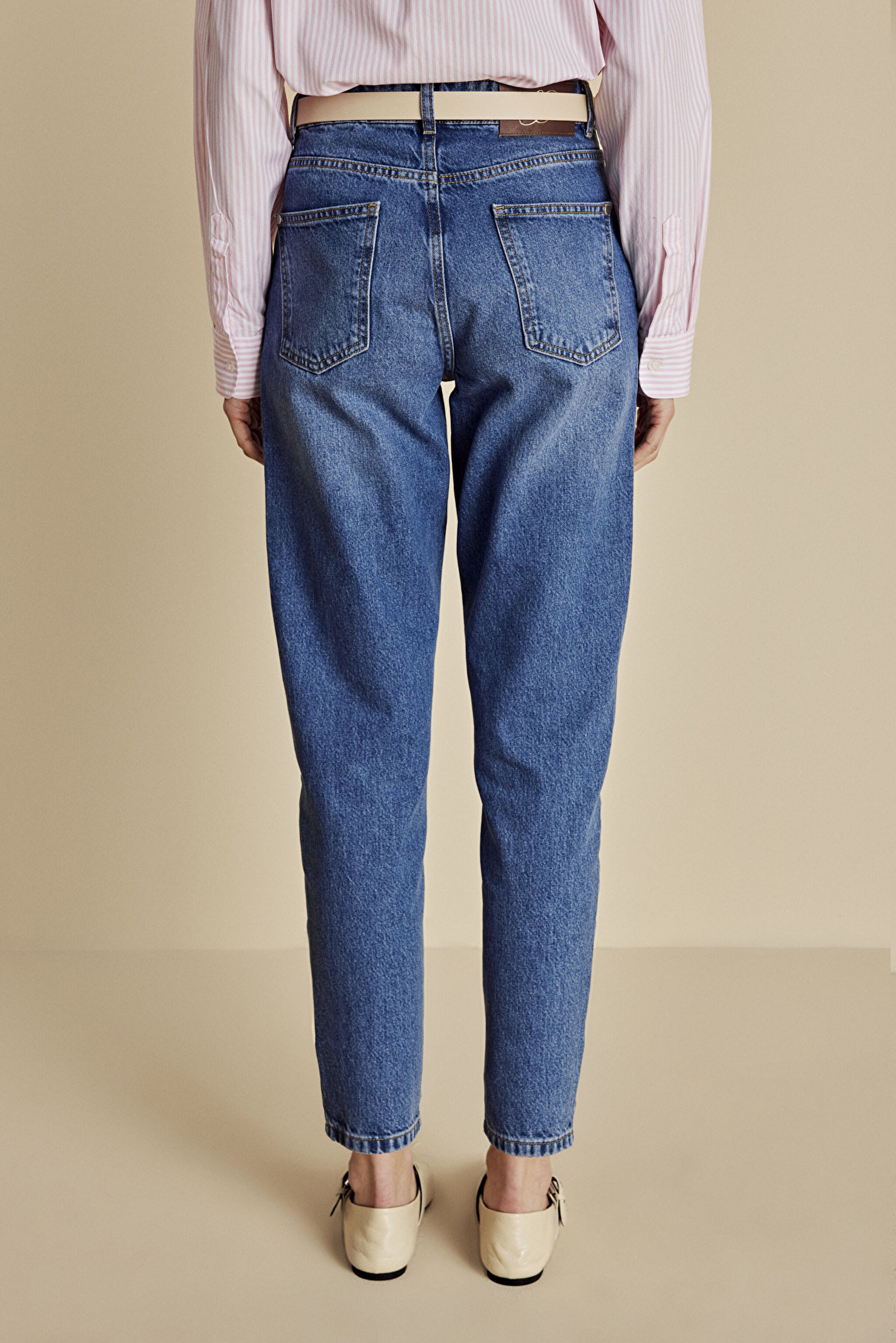 %100 Pamuk Yüksek Bel Slim Mom Fit Denim Pantolon - Mavi (görsel 4)