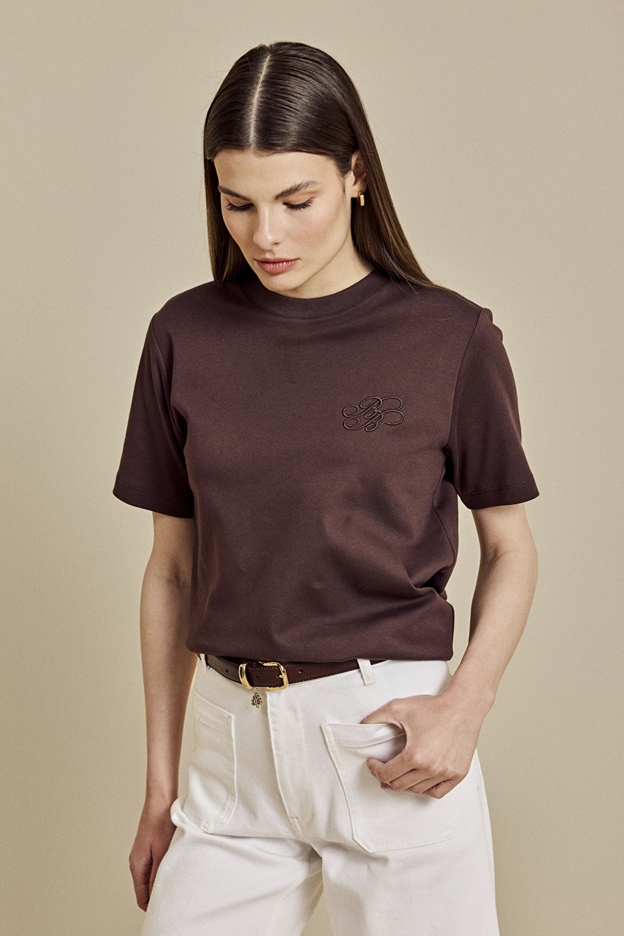 %100 Pamuk Bisiklet Yaka Eva Nakışlı T-shirt - Acı Kahverengi (görsel 2)