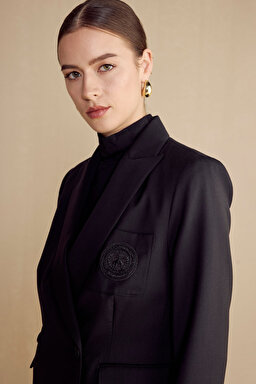 100%Yün Logo Aplikeli Kruvaze Blazer - Siyah (görsel 4)