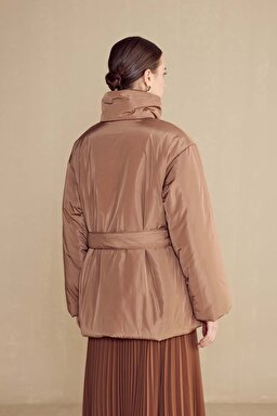 Beli Kuşaklı Kadın Puffer Mont - Karamel (görsel 7)