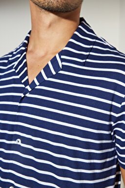 Comfort Fit Rahat Kesim Apaş Yaka Kısa Kollu Çizgili Gömlek - Lacivert-Beyaz (görsel 4)