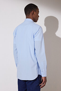 Slim Fit Dar Kesim Düğmeli Yaka Gömlek - Açık Mavi (görsel 6)