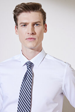 Slim Fit Dar Kesim Klasik Yaka %100 Pamuk Gömlek - Beyaz (görsel 4)