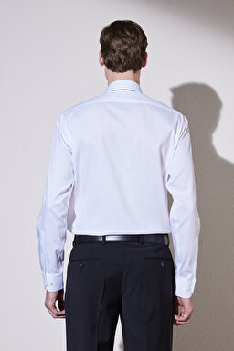 Comfort Fit Rahat Kesim Düğmeli Yaka %100 Pamuk Gabardin Gömlek - Beyaz (görsel 4)