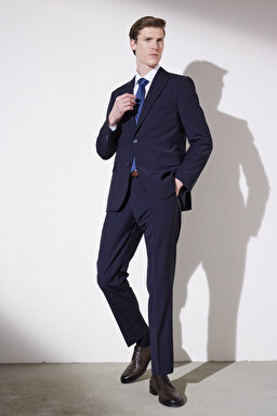 Slim Fit Dar Kesim Sivri Yaka Takım Elbise - Lacivert (görsel 4)